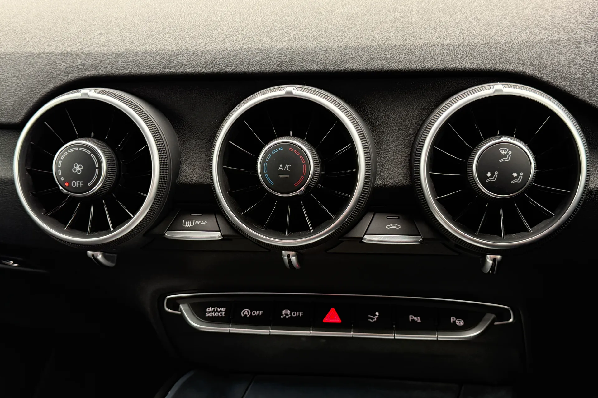 Audi TT thumbnail image number 12
