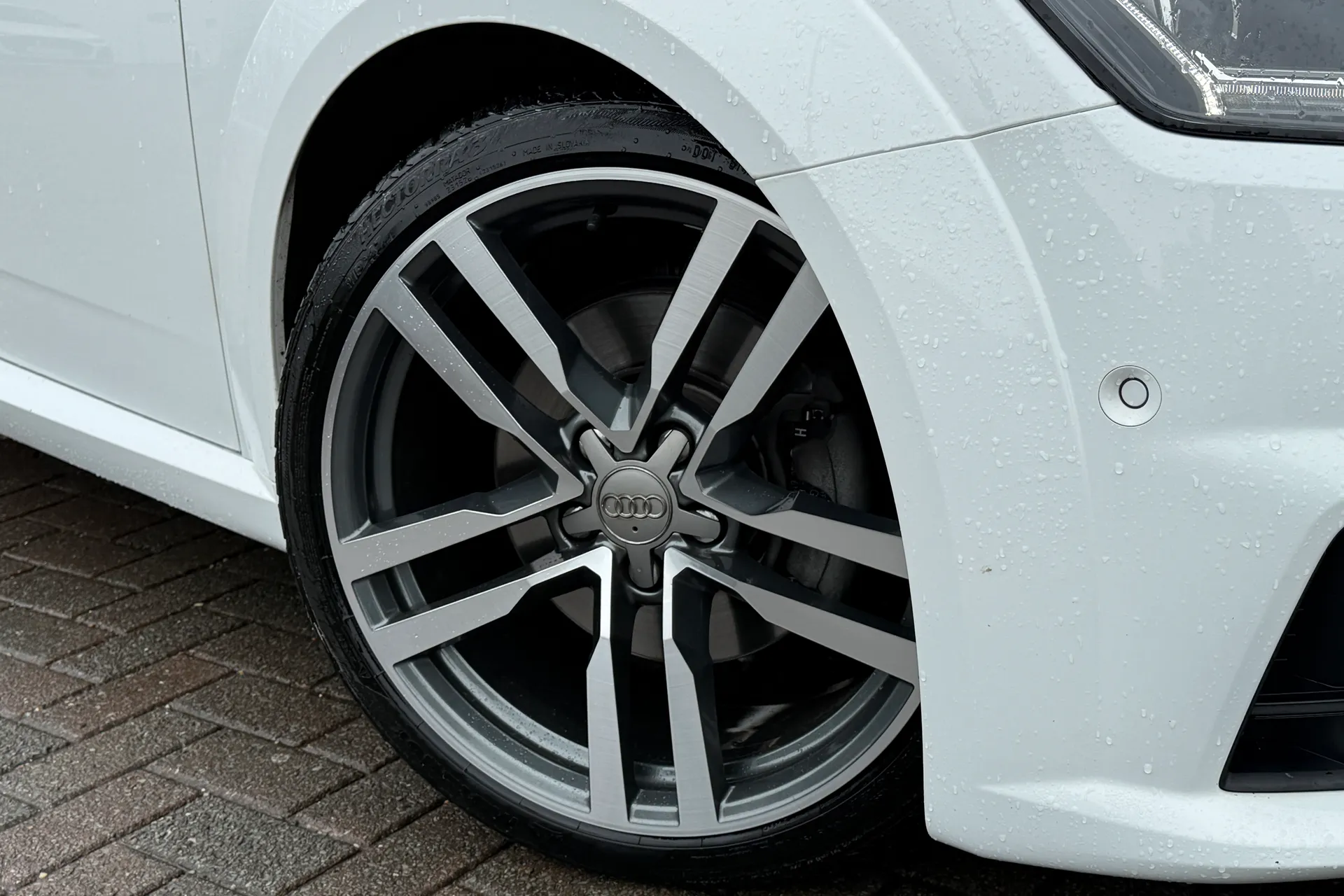 Audi TT thumbnail image number 7