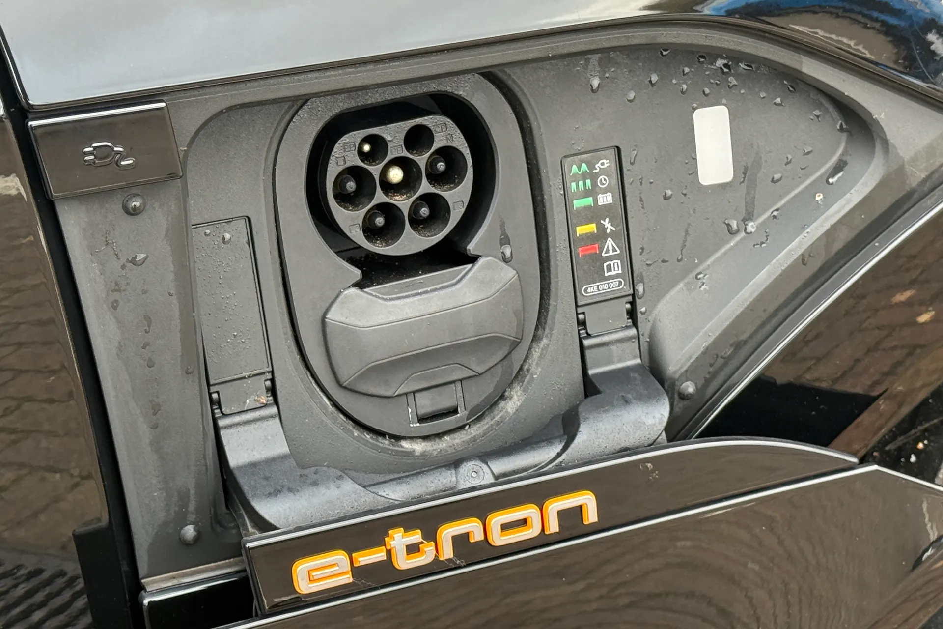 Audi e-tron thumbnail image number 11