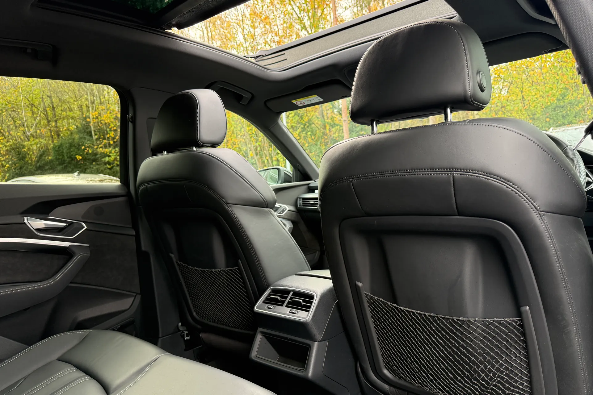 Audi e-tron thumbnail image number 34