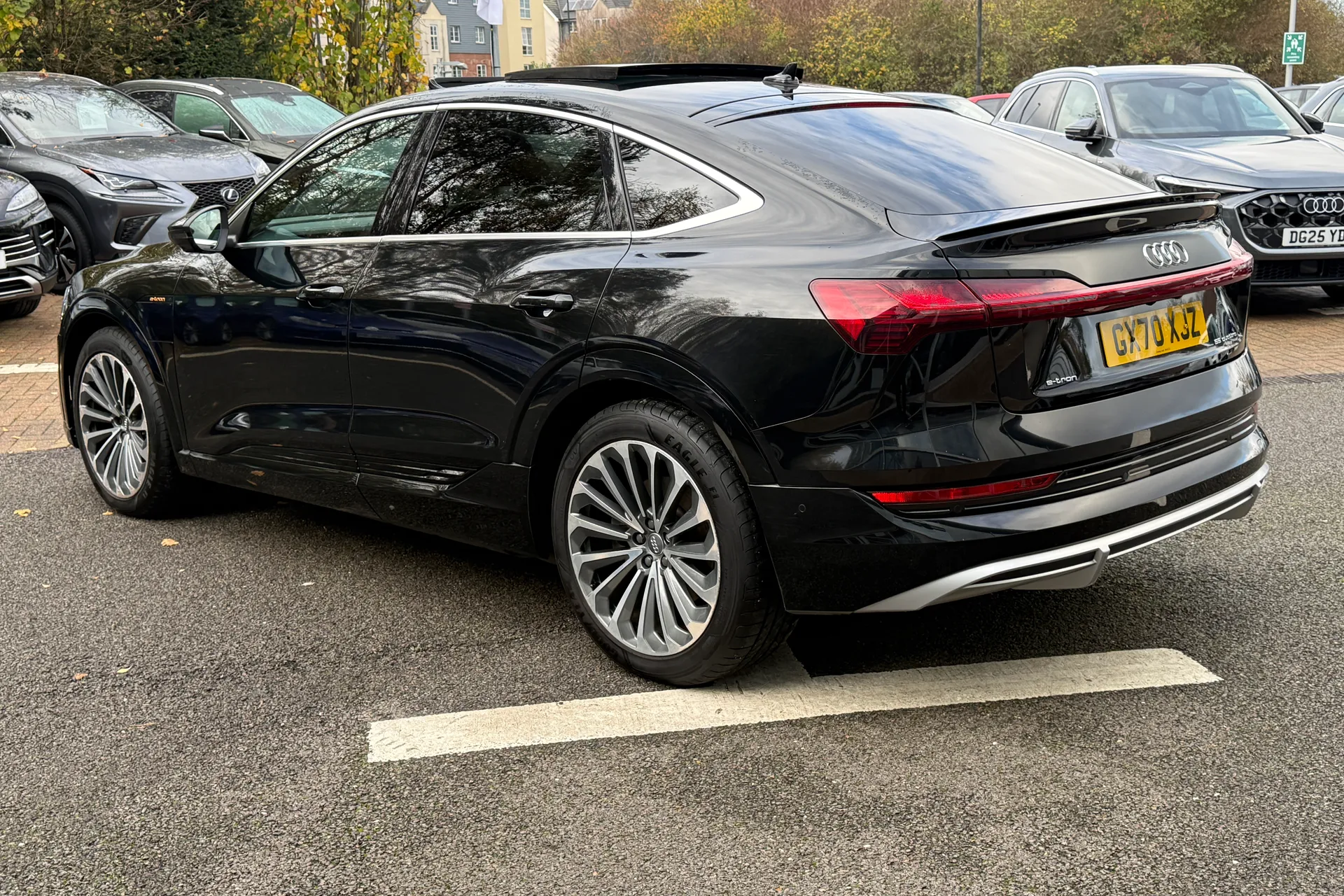 Audi e-tron thumbnail image number 20