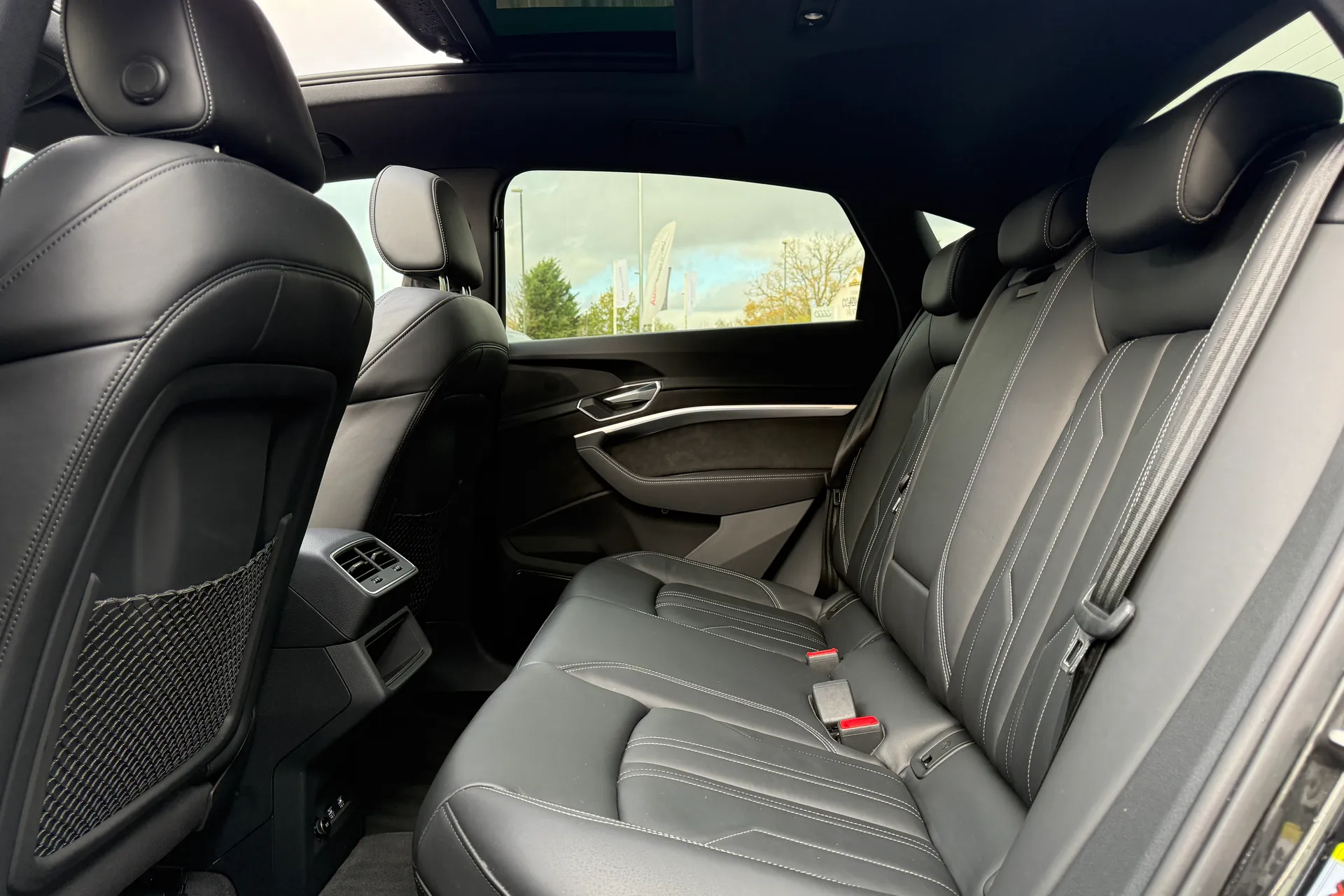 Audi e-tron thumbnail image number 62