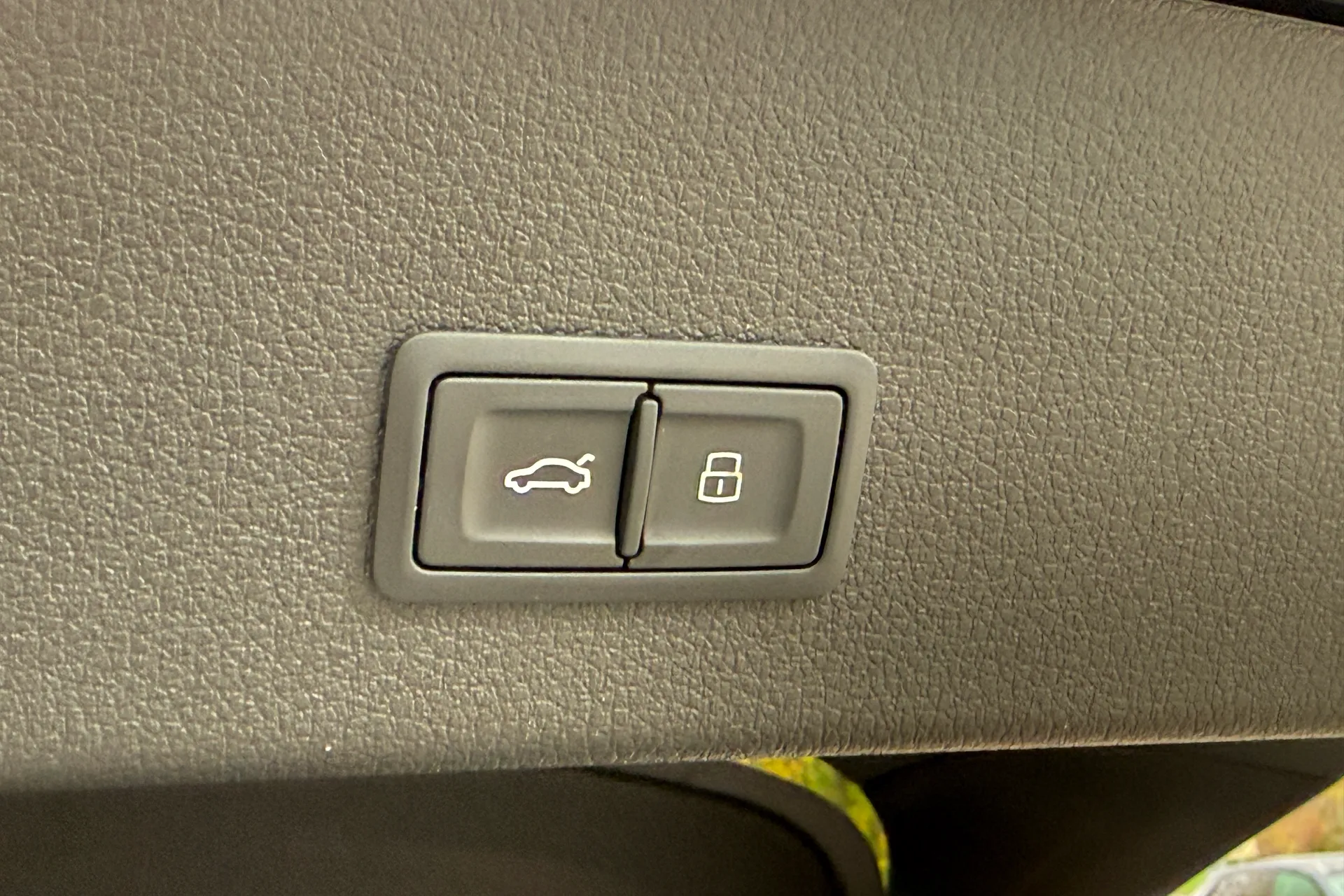 Audi e-tron thumbnail image number 29