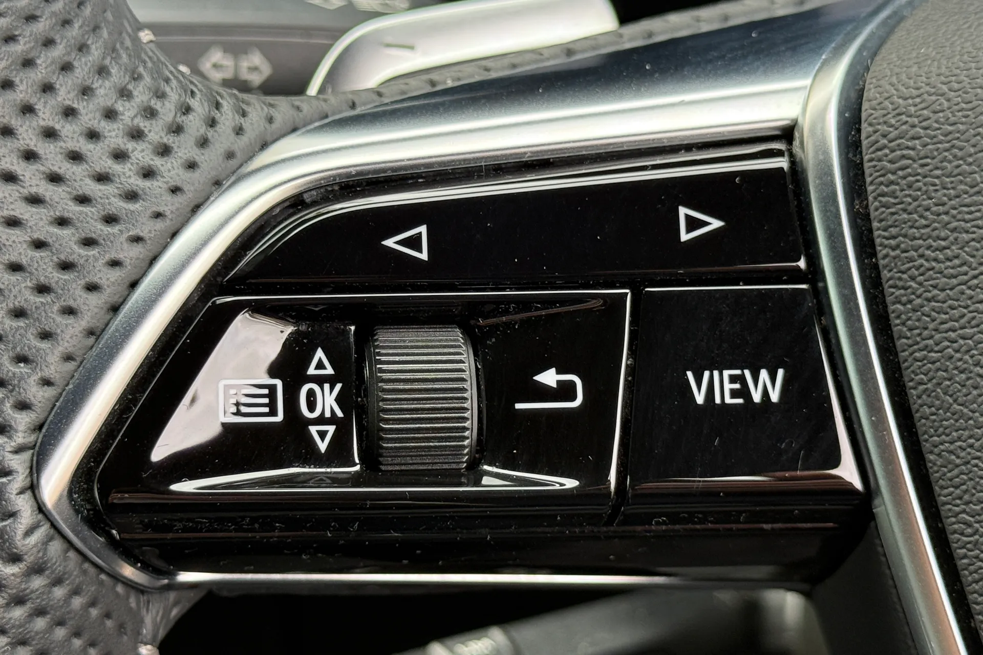 Audi e-tron thumbnail image number 52