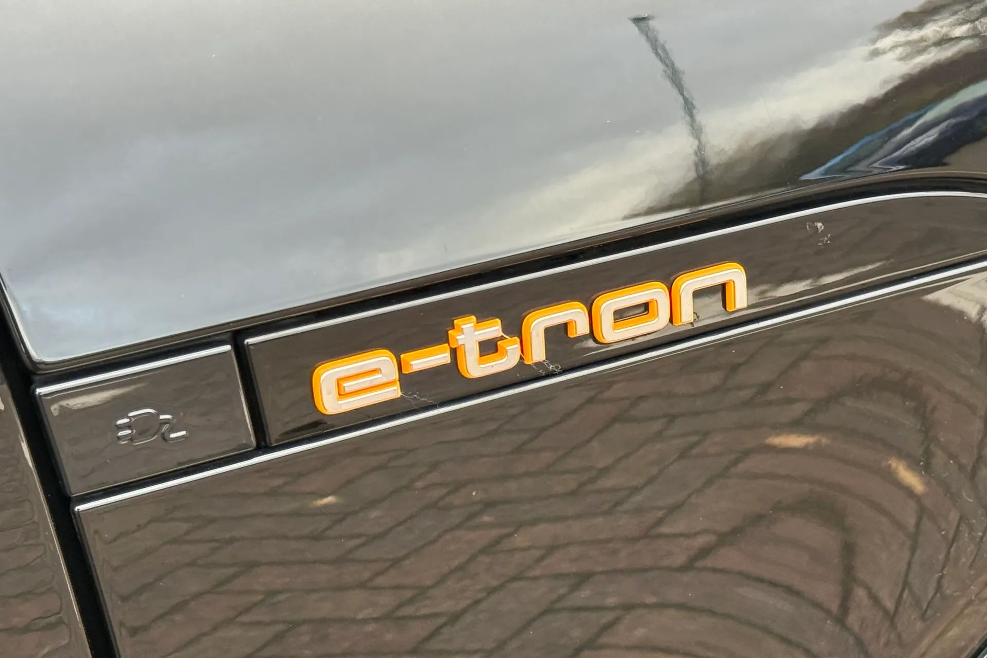 Audi e-tron thumbnail image number 10
