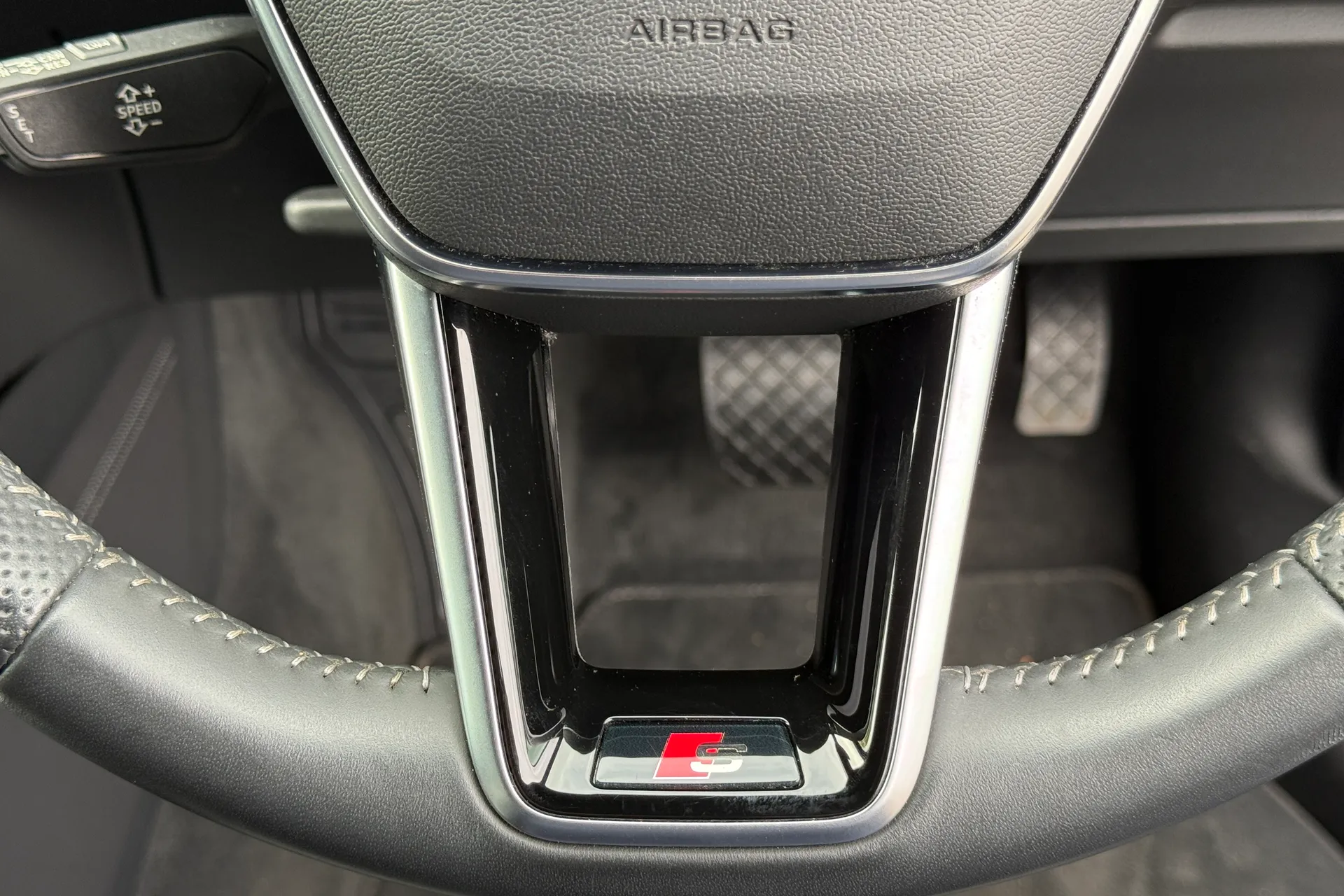 Audi e-tron thumbnail image number 54