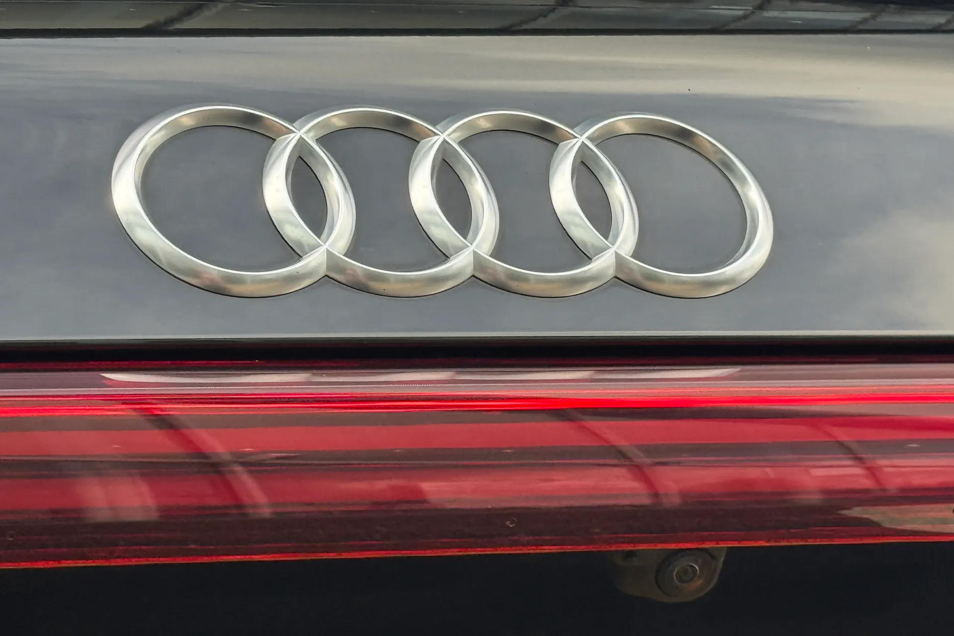 Audi e-tron thumbnail image number 19