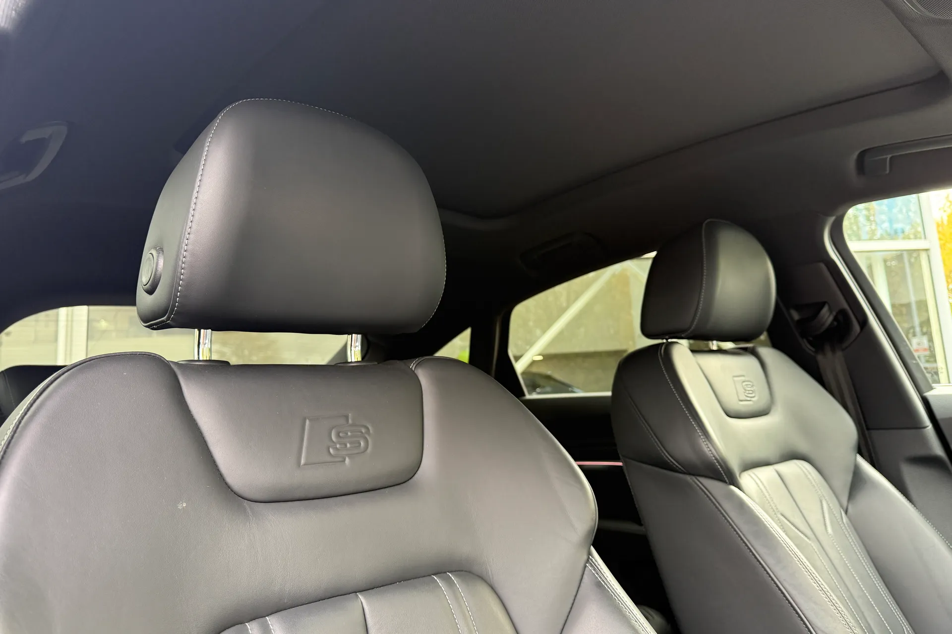 Audi e-tron thumbnail image number 40