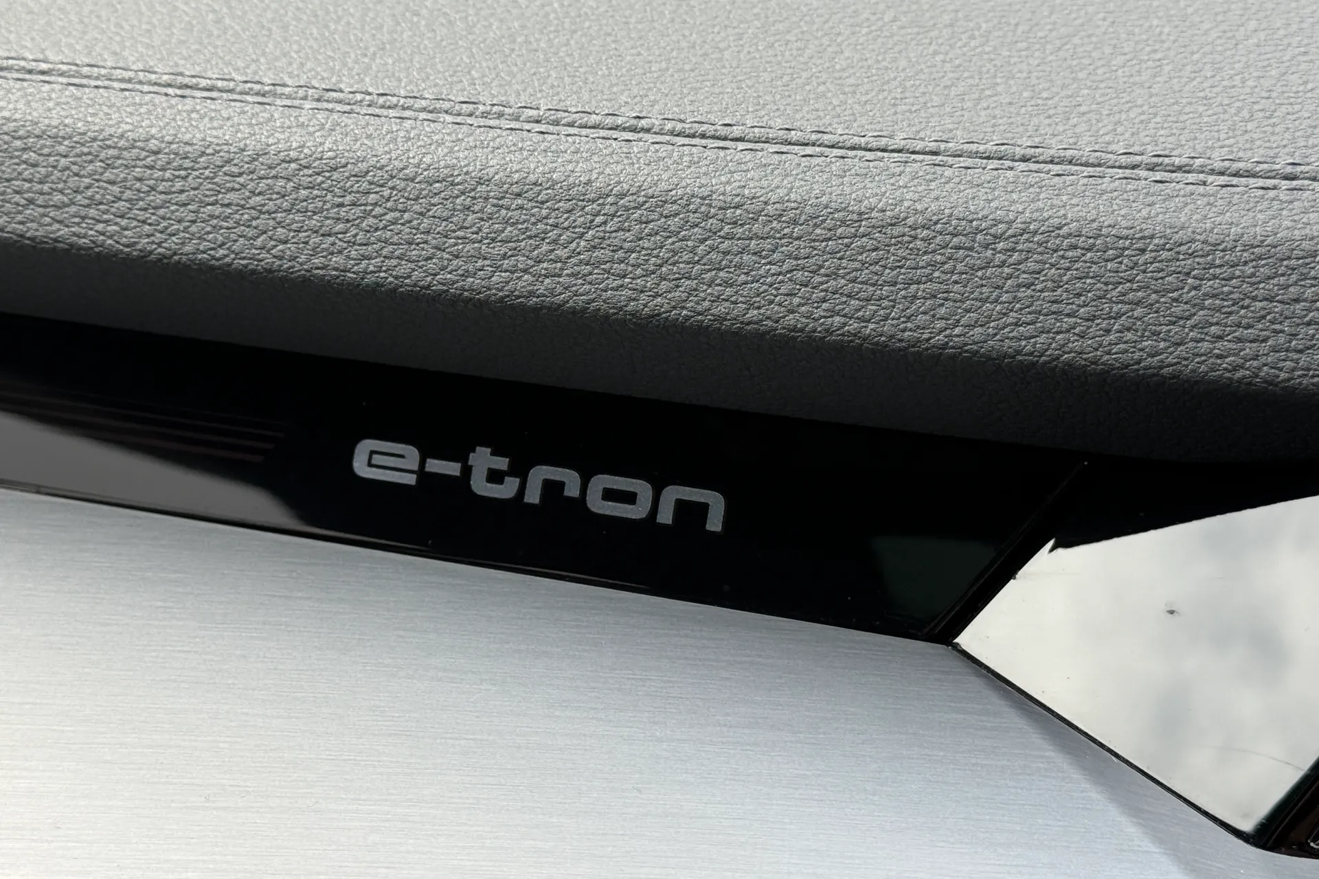 Audi e-tron thumbnail image number 63