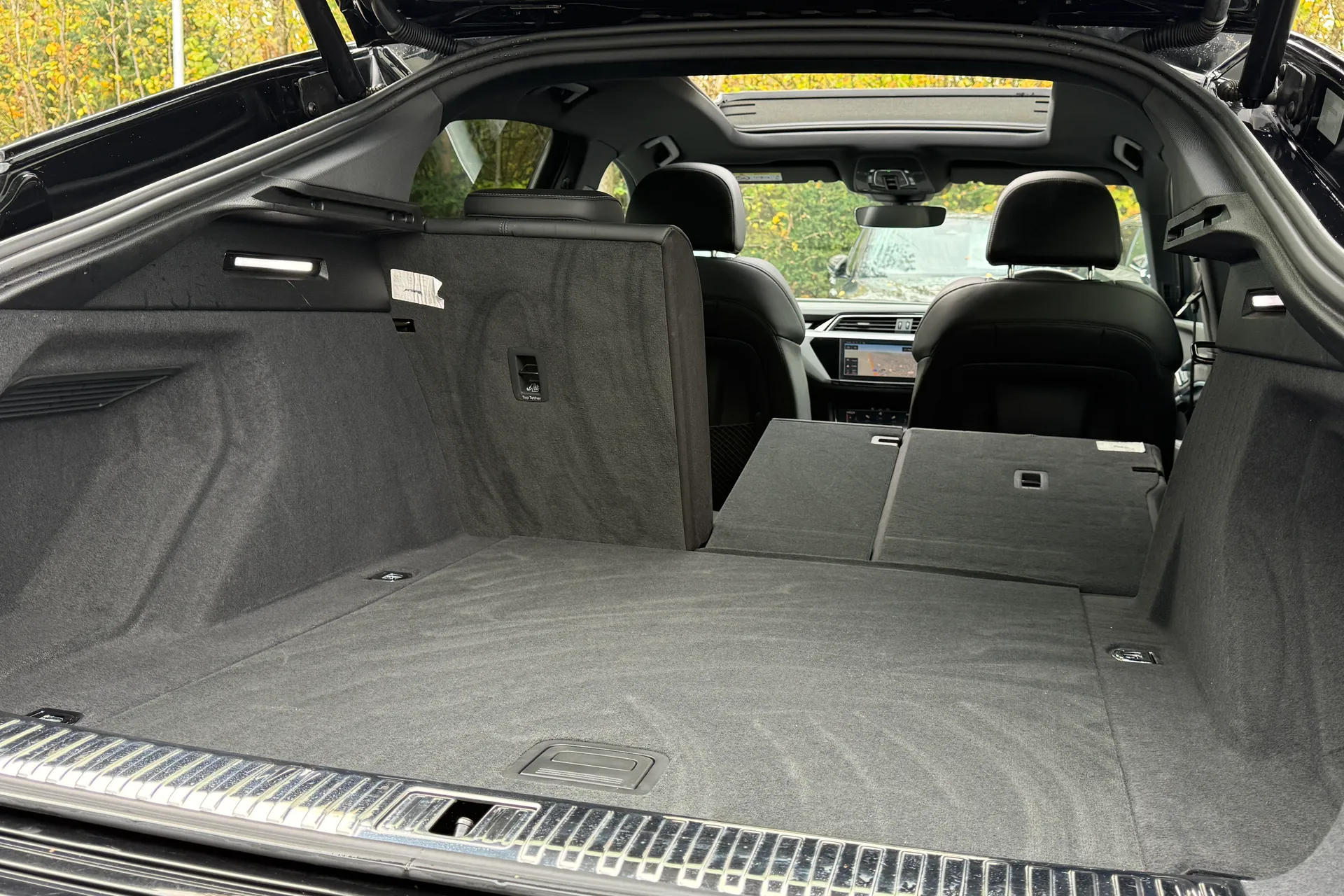 Audi e-tron thumbnail image number 30