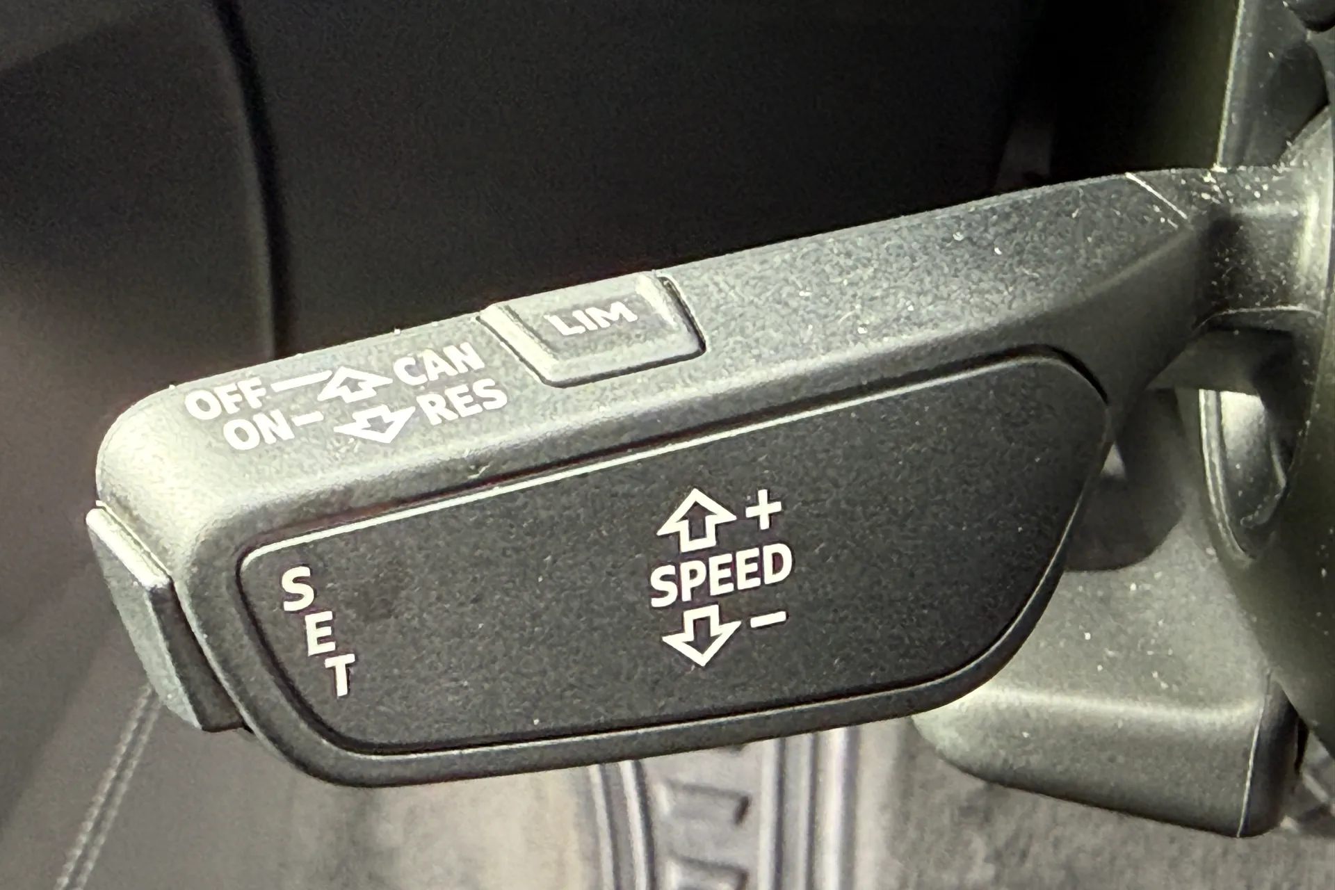 Audi e-tron thumbnail image number 51