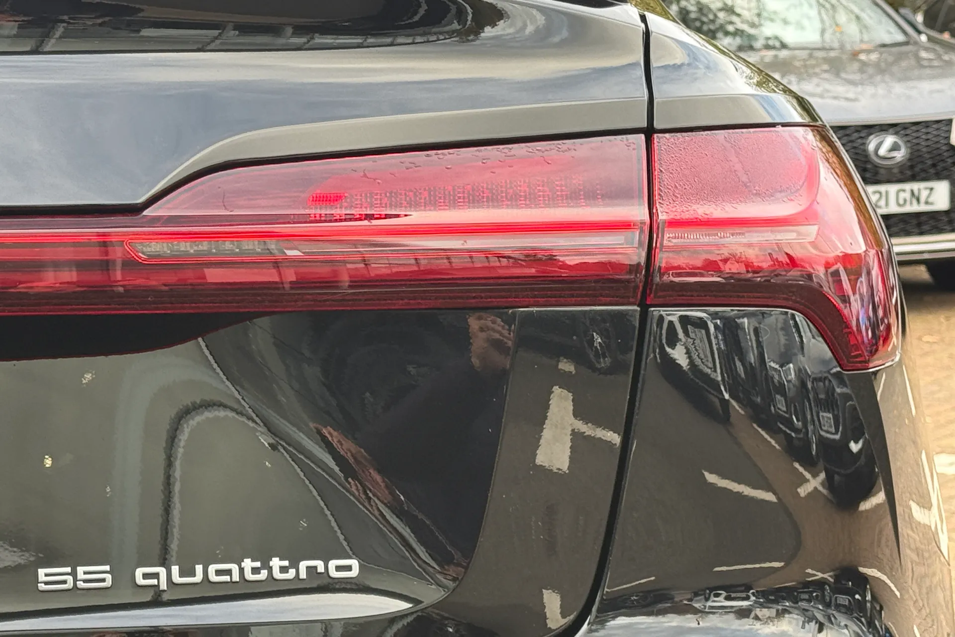 Audi e-tron thumbnail image number 18