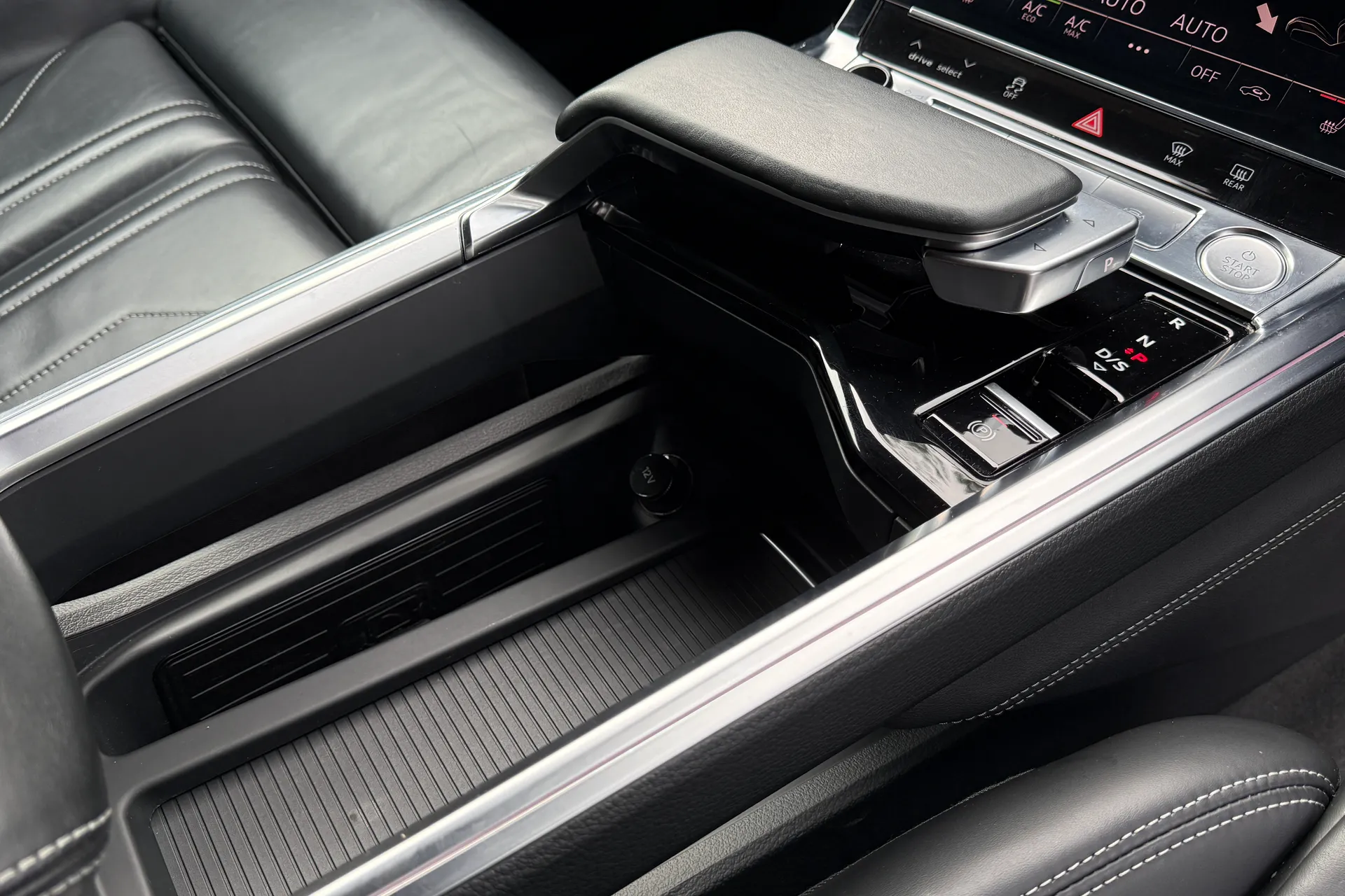 Audi e-tron thumbnail image number 45