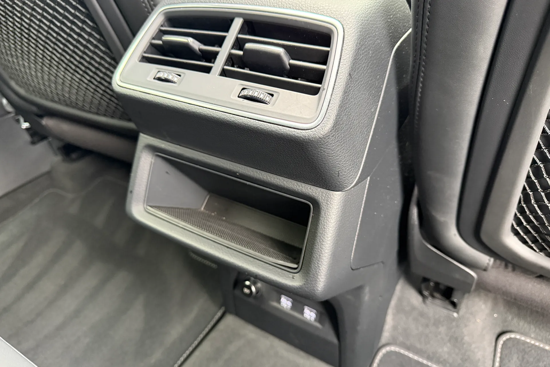 Audi e-tron thumbnail image number 35