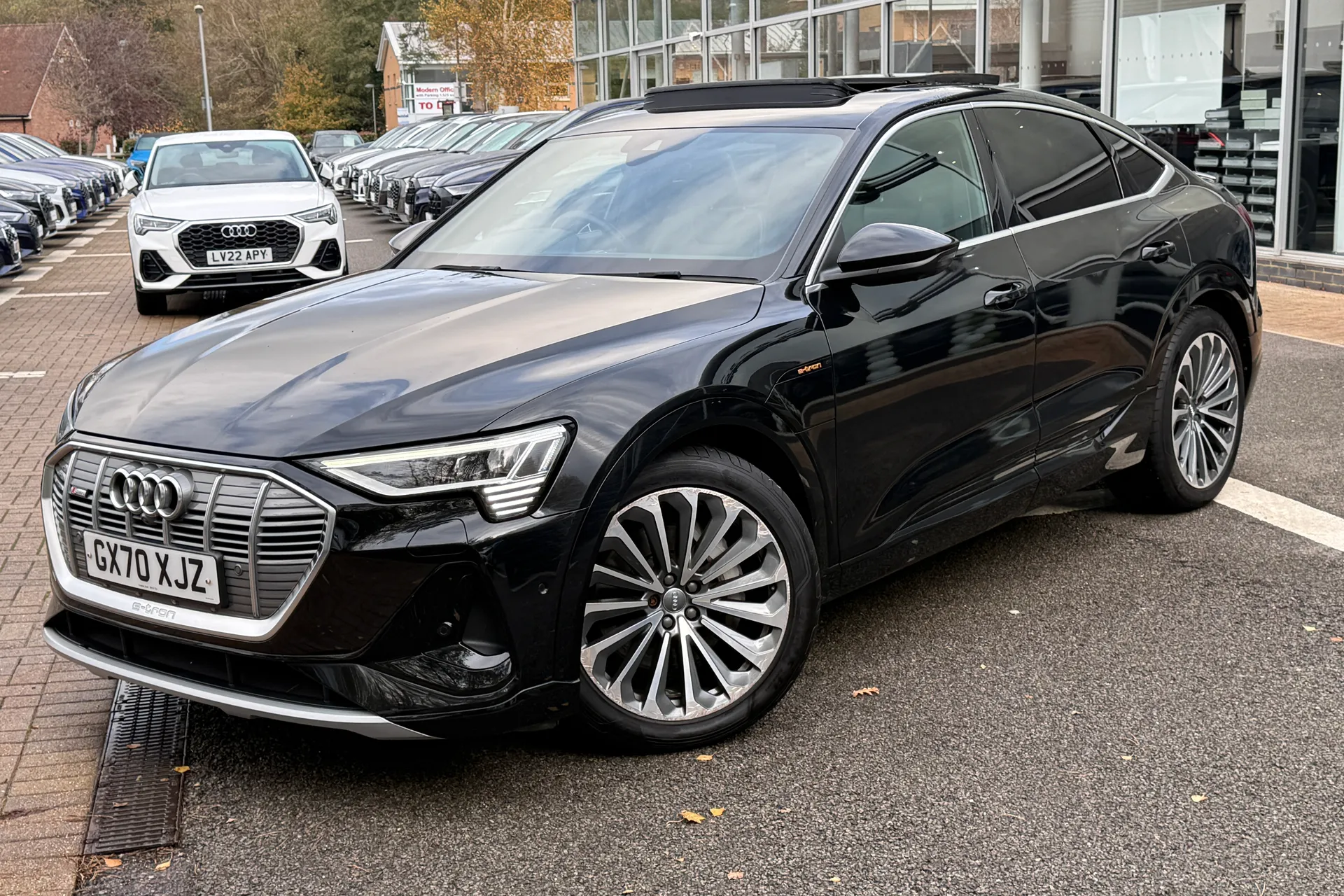 Audi e-tron thumbnail image number 24