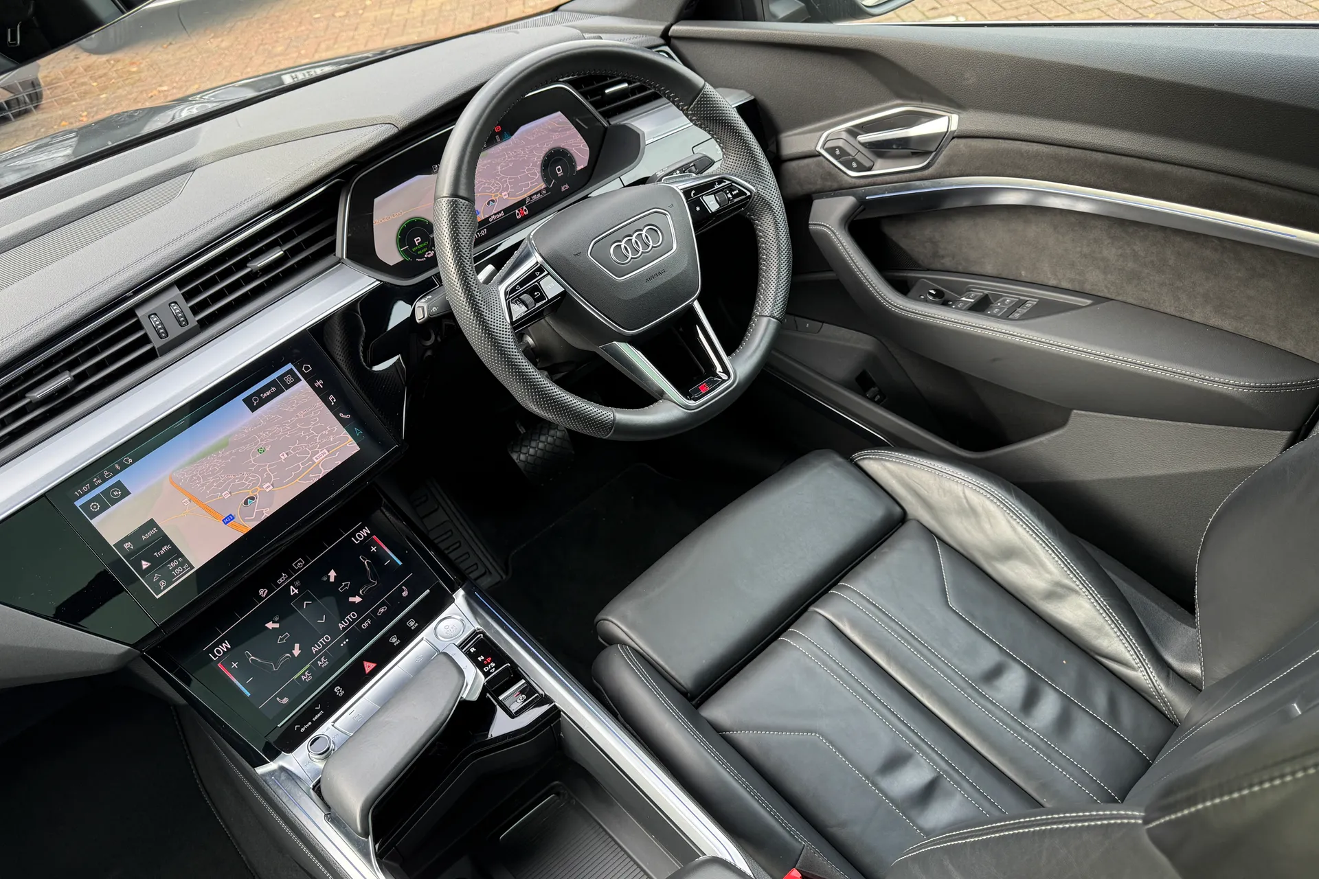 Audi e-tron thumbnail image number 65