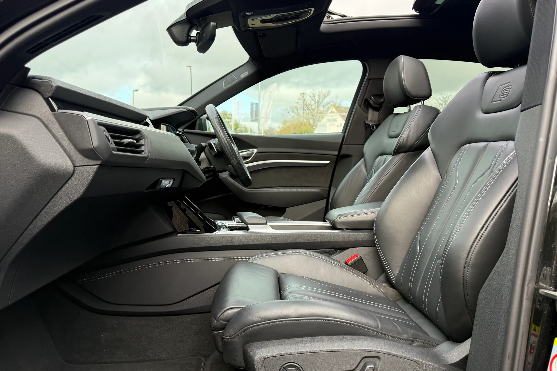 Audi e-tron thumbnail image number 59