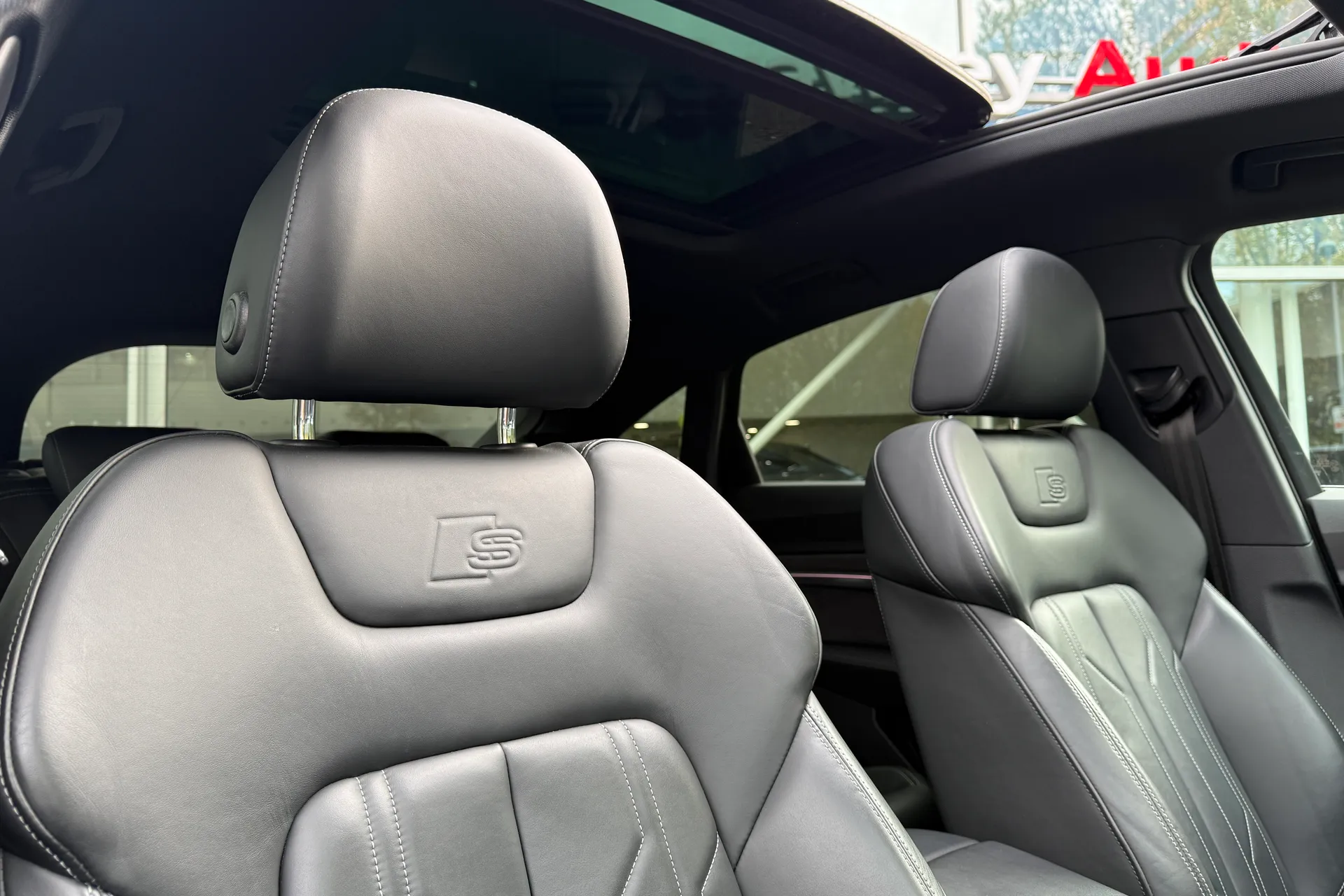 Audi e-tron thumbnail image number 37