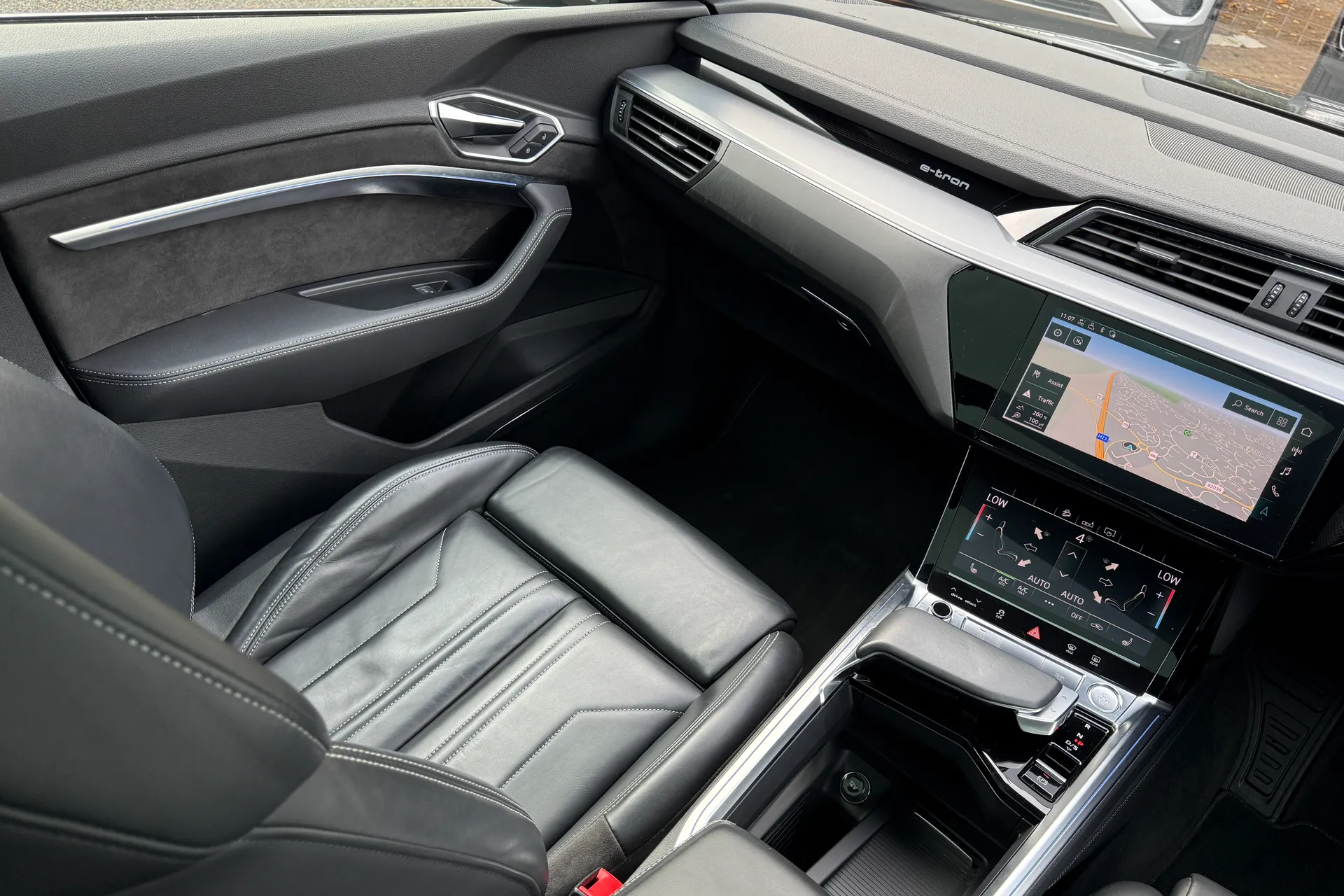 Audi e-tron thumbnail image number 64