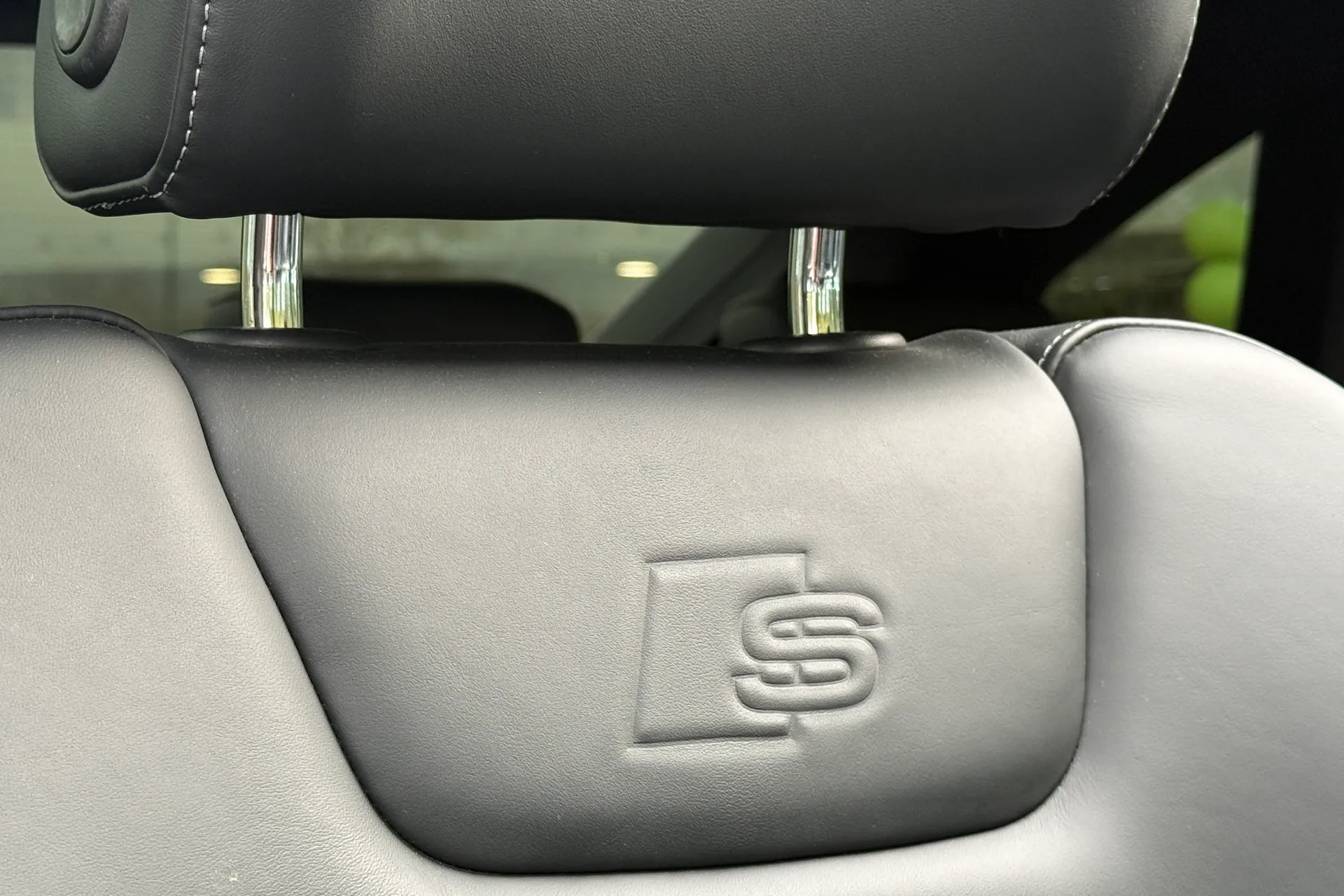 Audi e-tron thumbnail image number 38