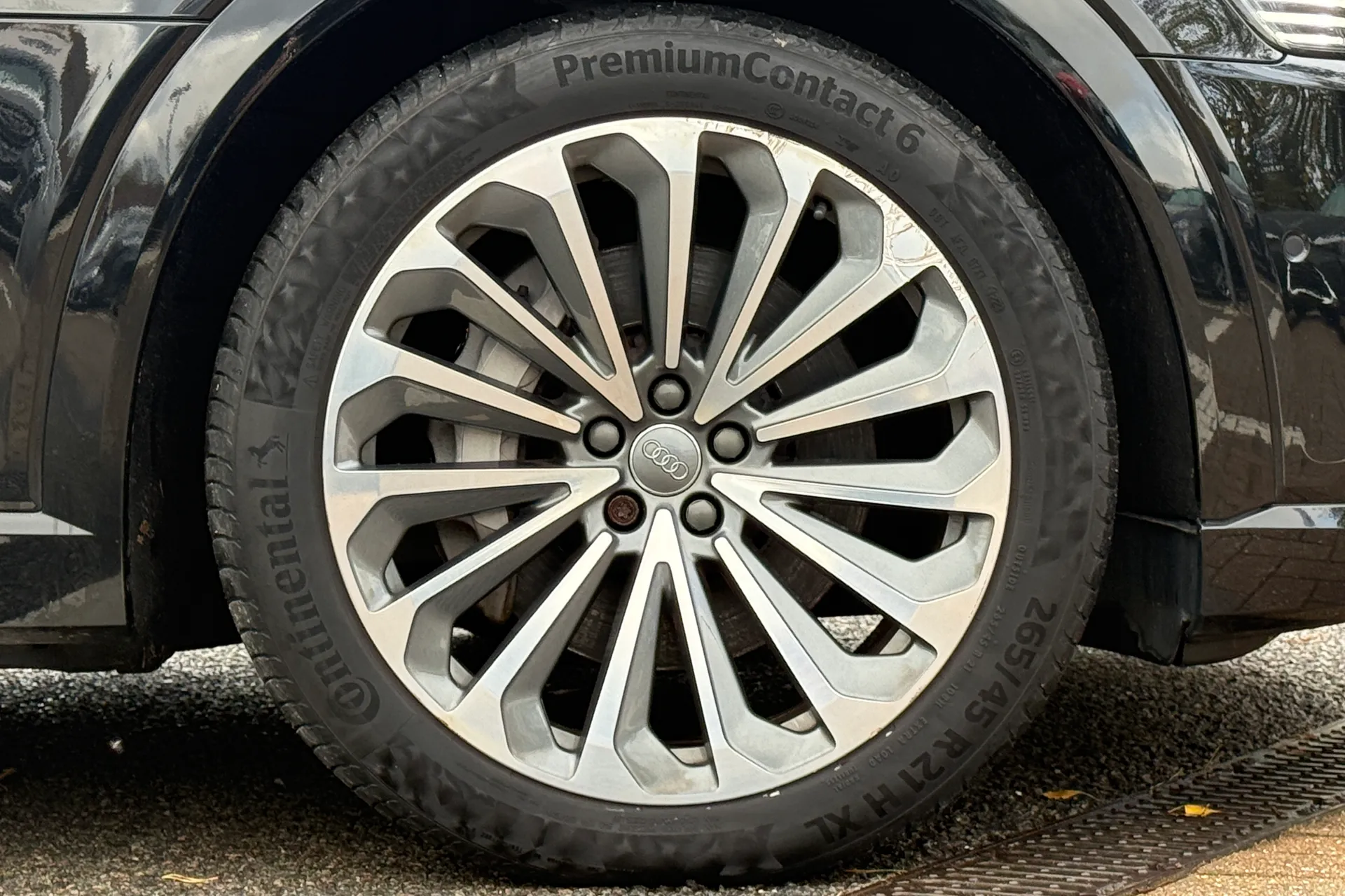 Audi e-tron thumbnail image number 13