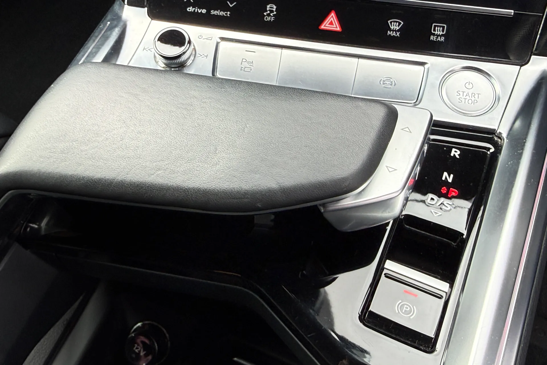 Audi e-tron thumbnail image number 47