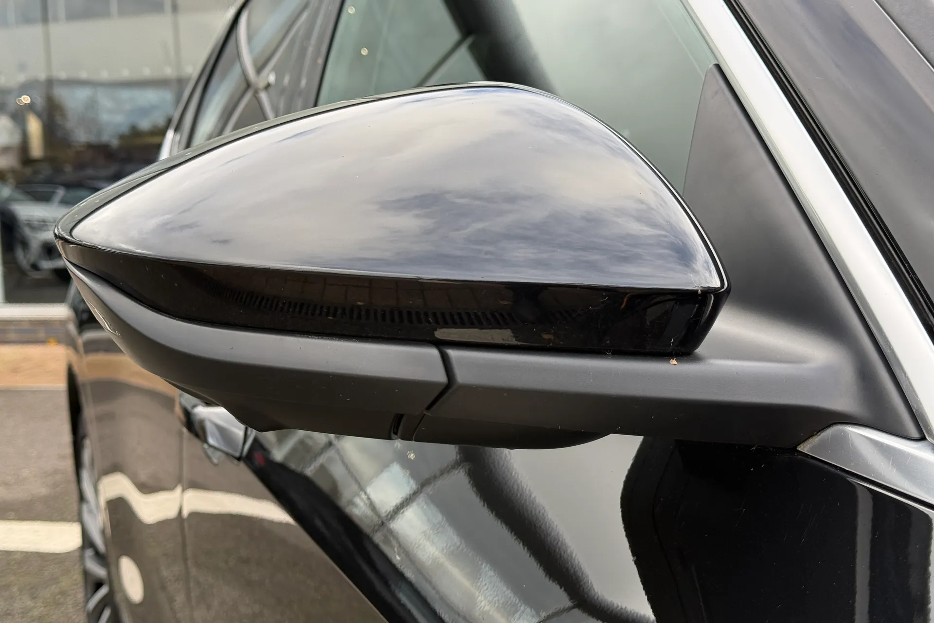 Audi e-tron thumbnail image number 7