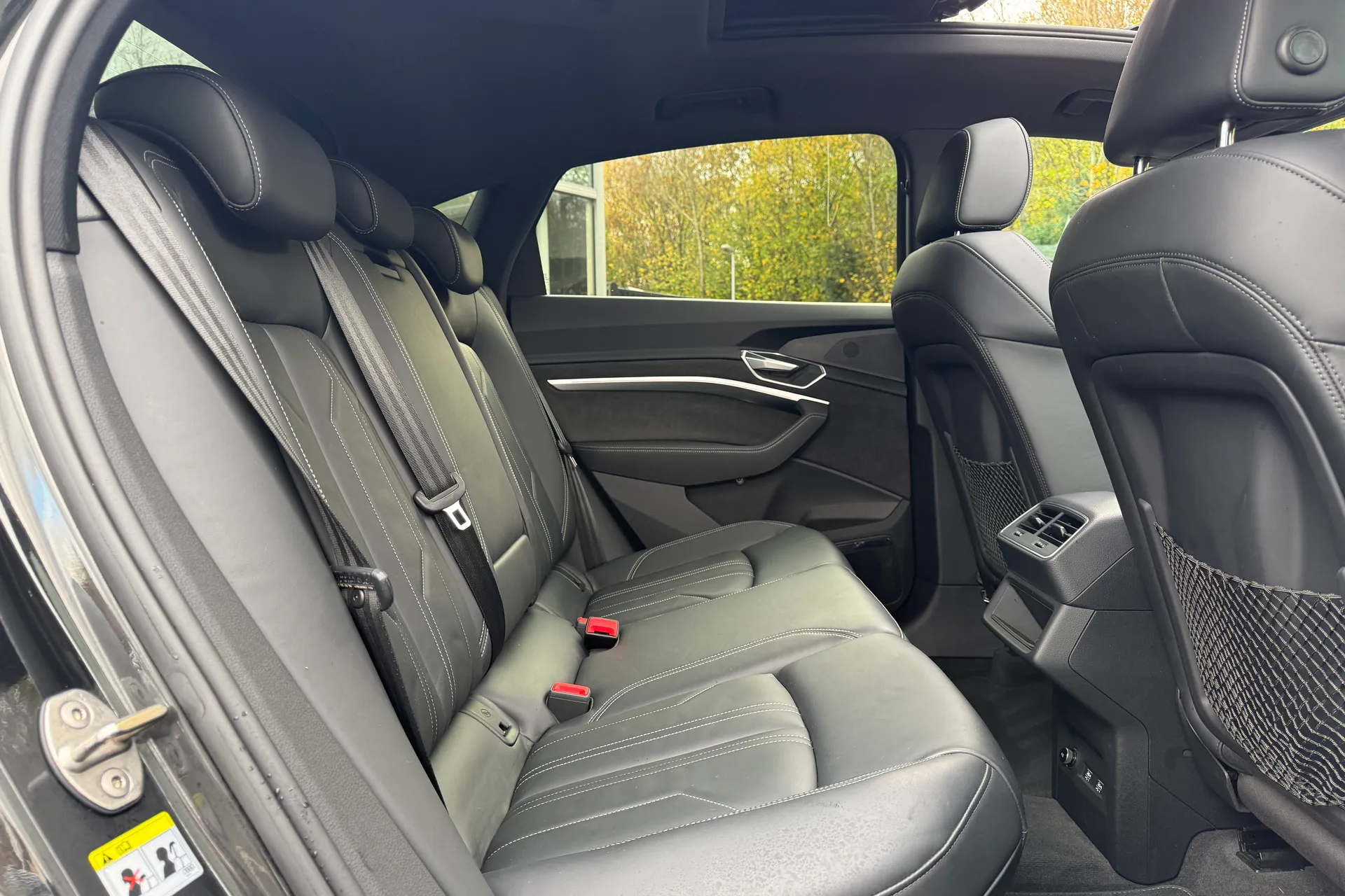 Audi e-tron thumbnail image number 31