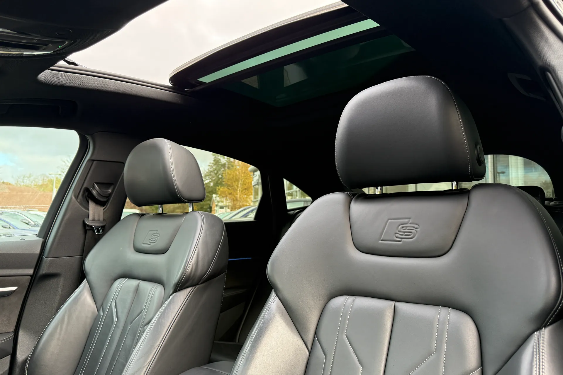 Audi e-tron thumbnail image number 60