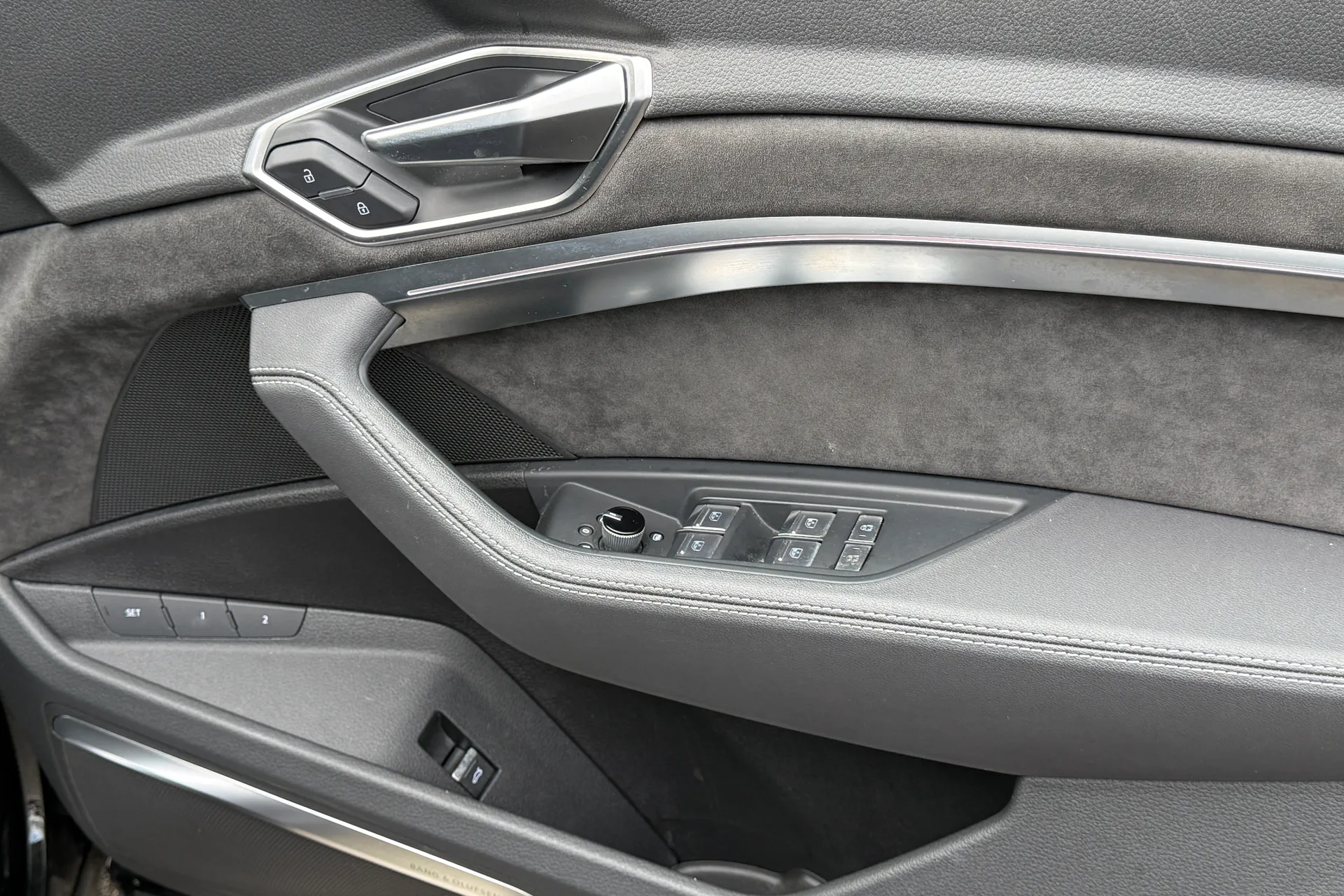 Audi e-tron thumbnail image number 42