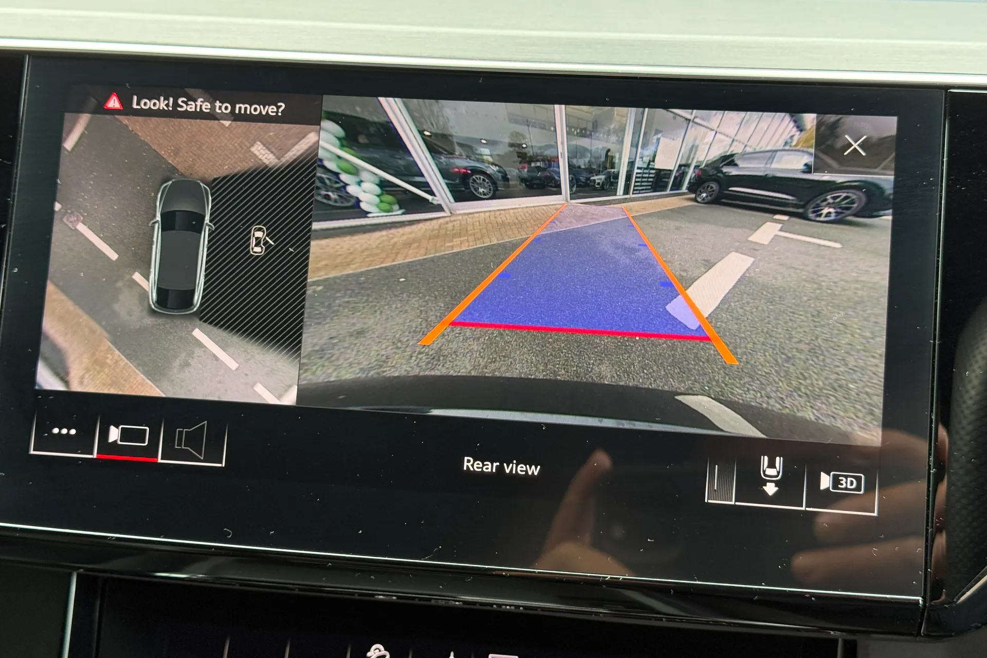 Audi e-tron thumbnail image number 4