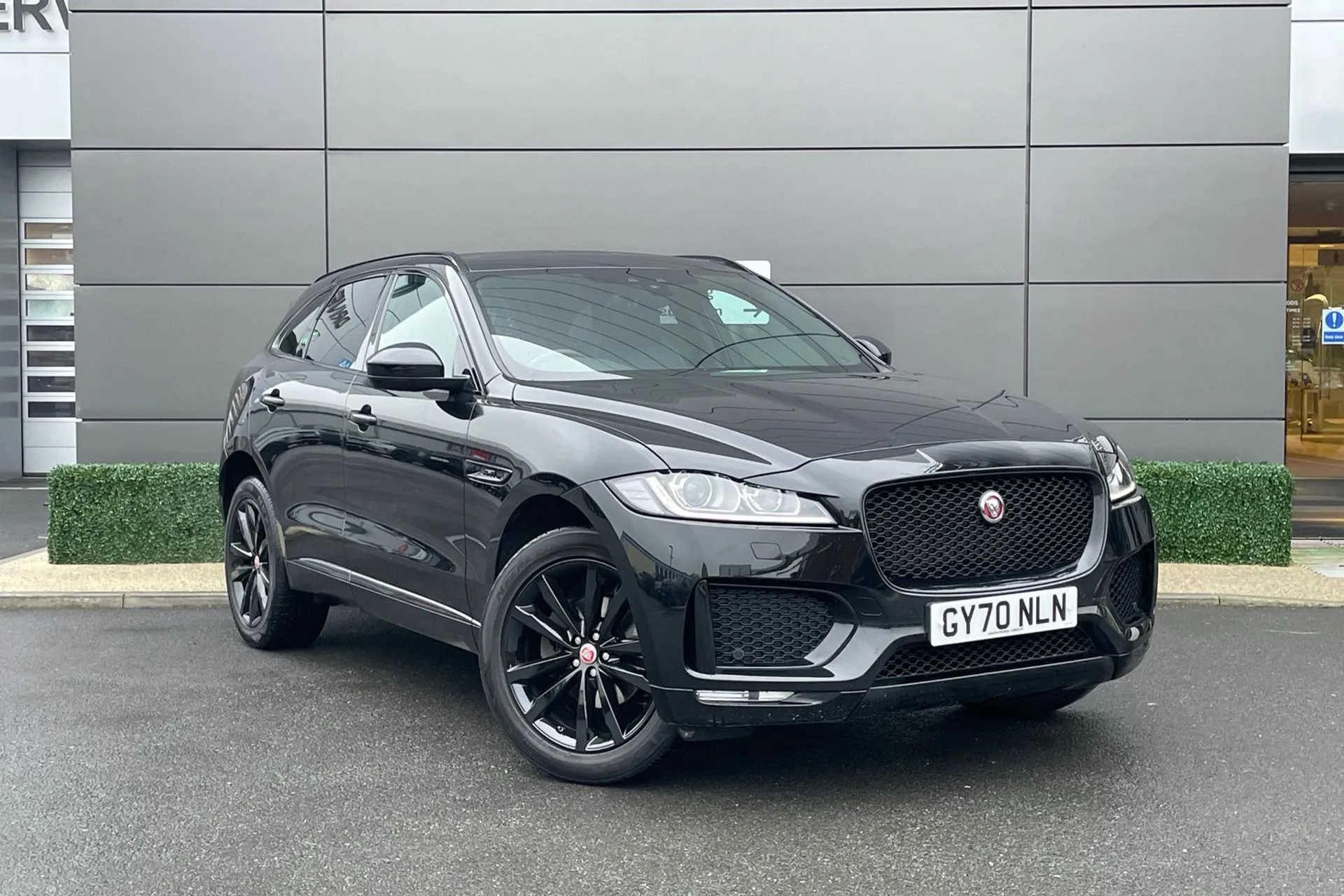 Jaguar F-PACE focused image