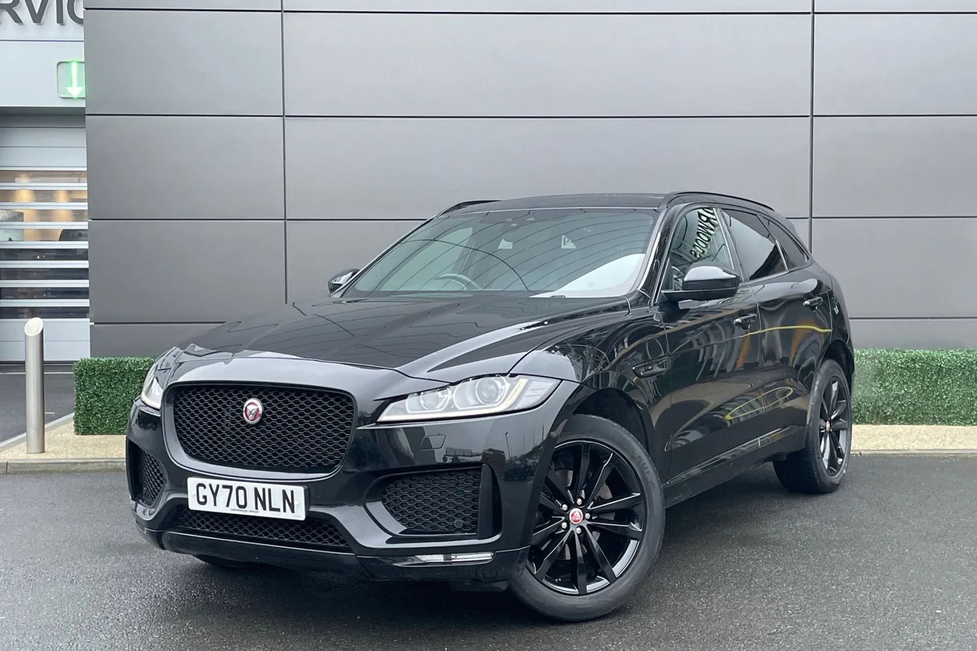 Jaguar F-PACE thumbnail image number 11