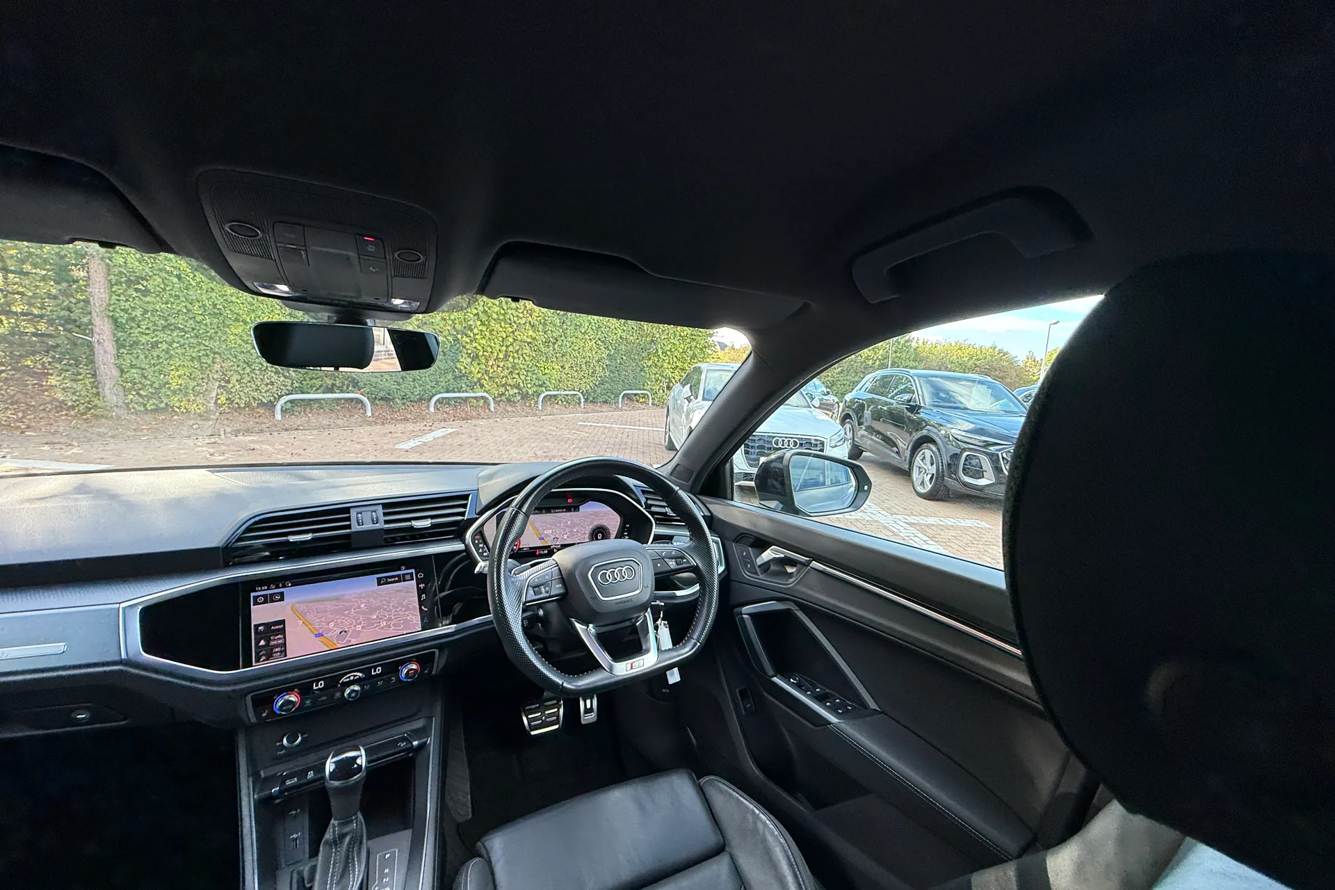 Audi Q3 thumbnail image number 31