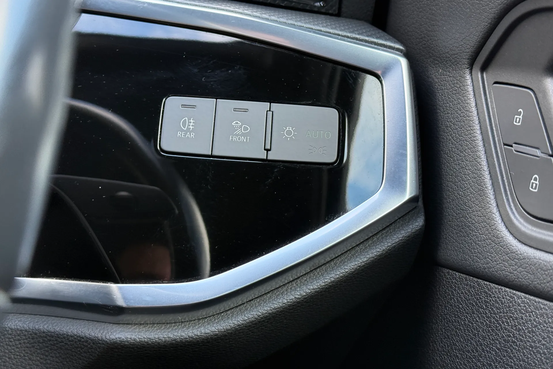 Audi Q3 thumbnail image number 11