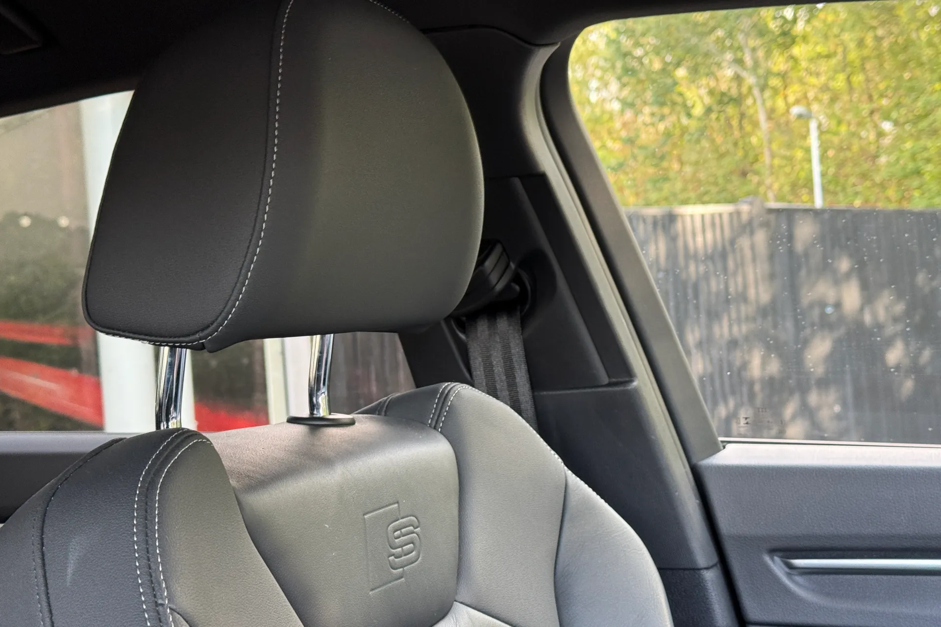 Audi Q3 thumbnail image number 16