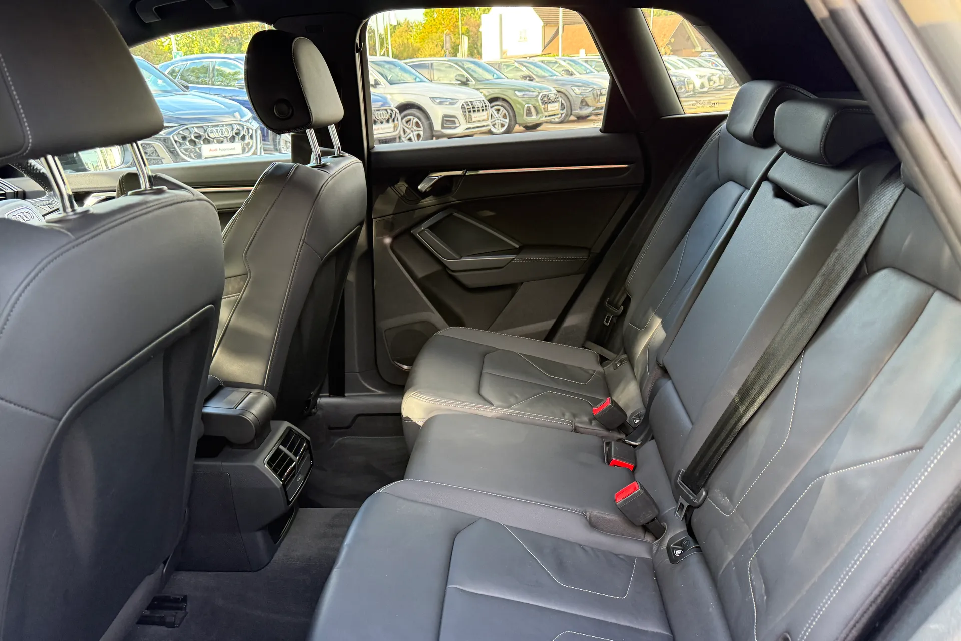 Audi Q3 thumbnail image number 42