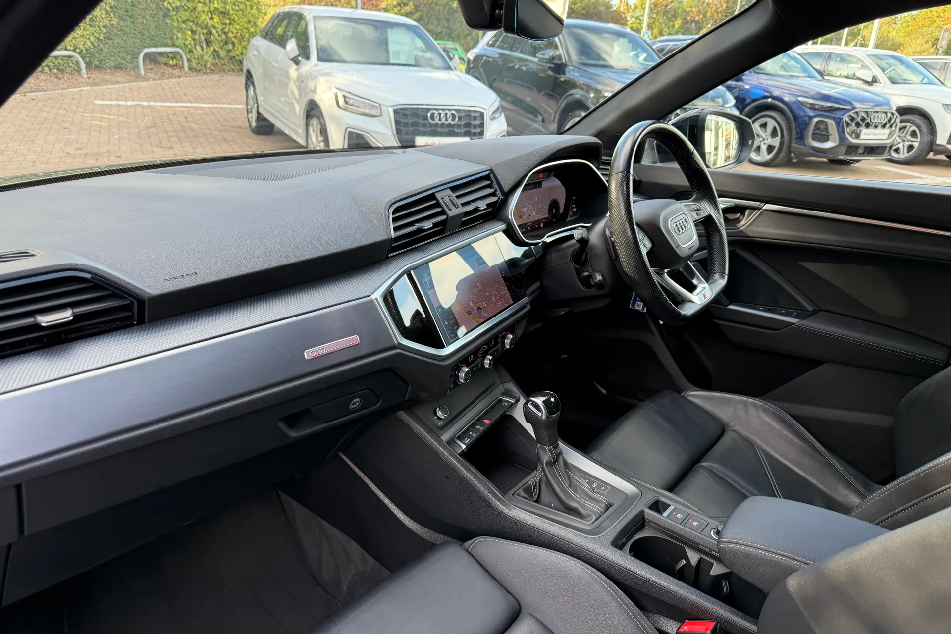 Audi Q3 thumbnail image number 43