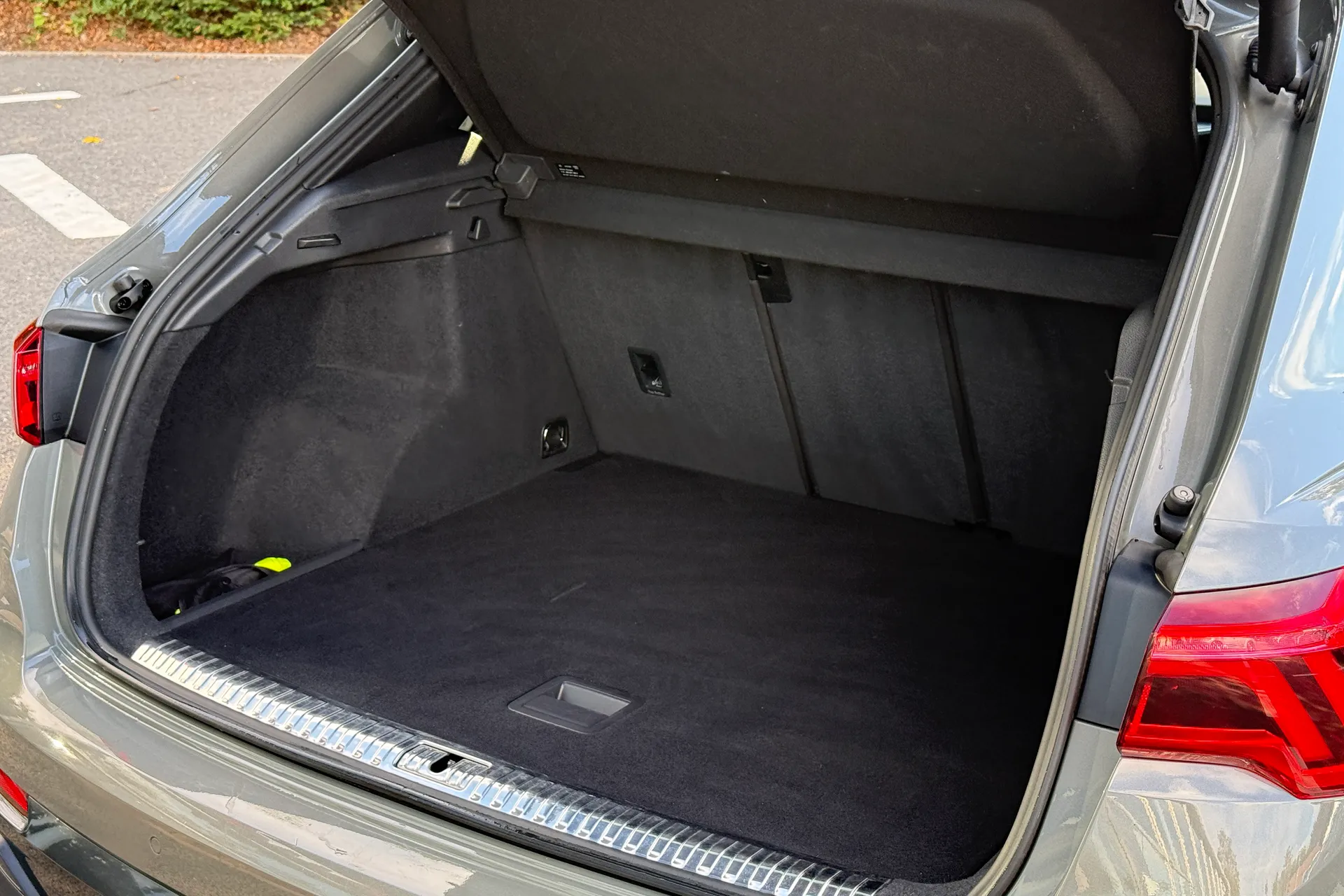 Audi Q3 thumbnail image number 36