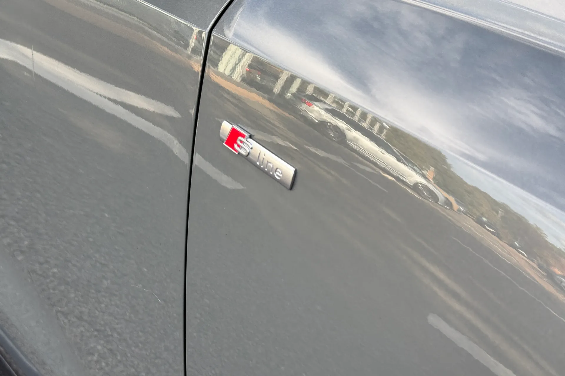 Audi Q3 thumbnail image number 3