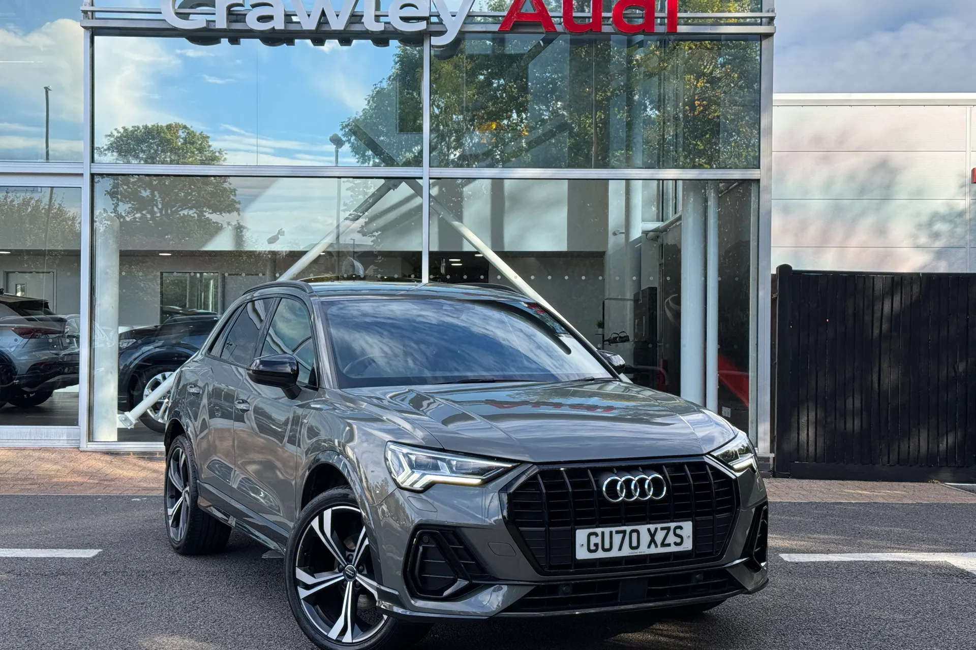 Audi Q3 focused image