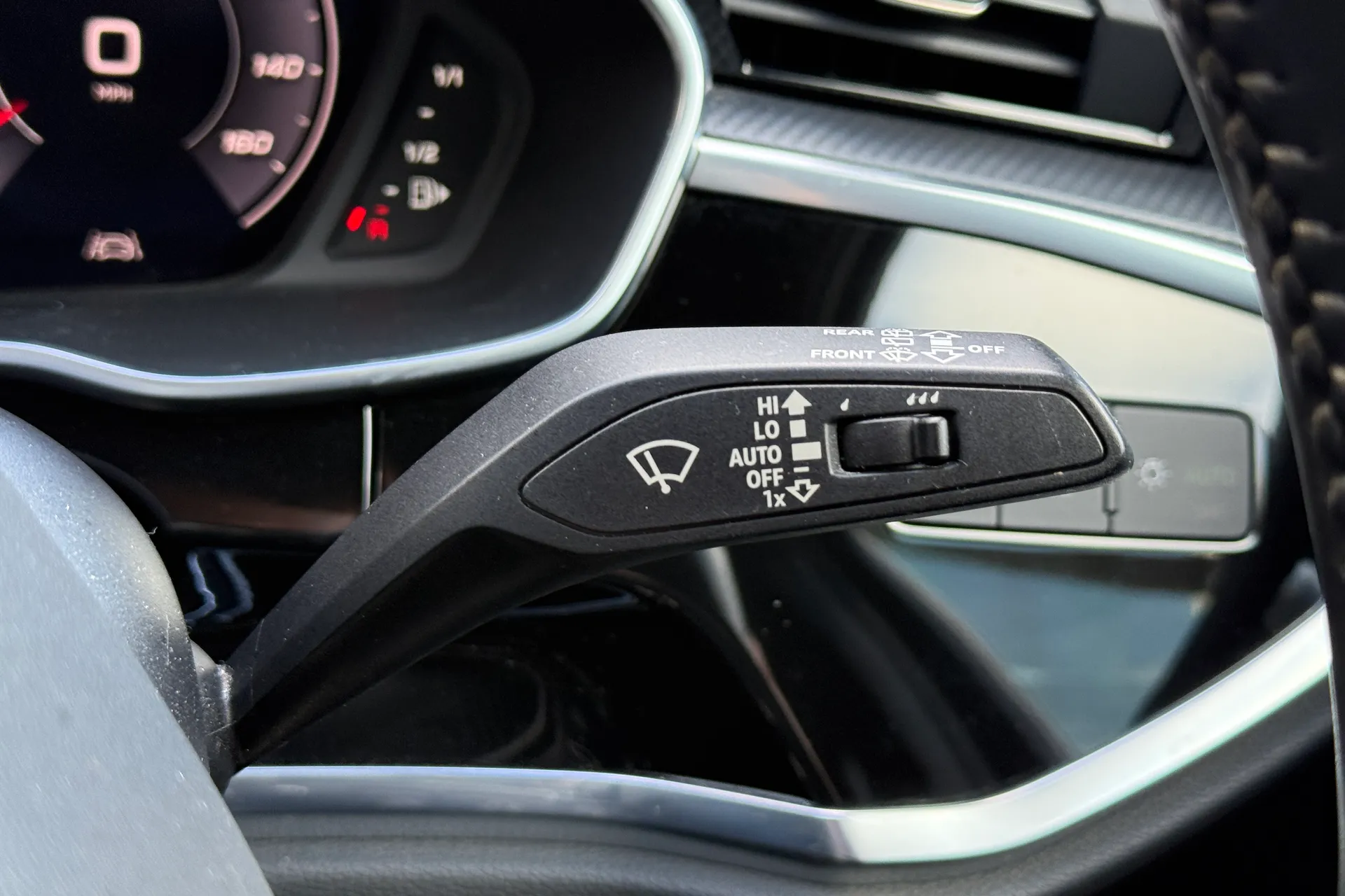 Audi Q3 thumbnail image number 10