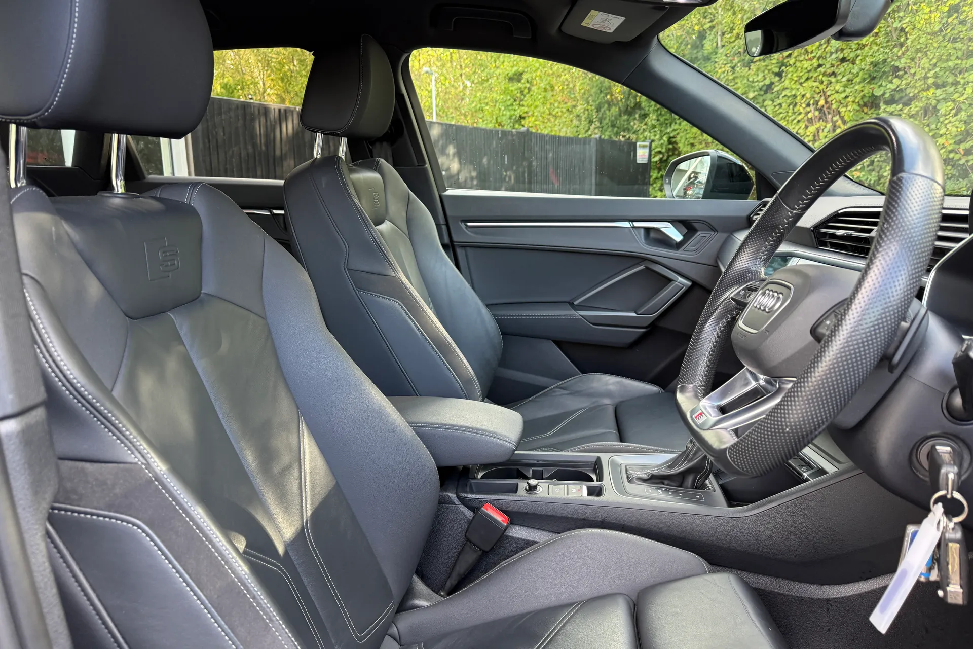 Audi Q3 thumbnail image number 21