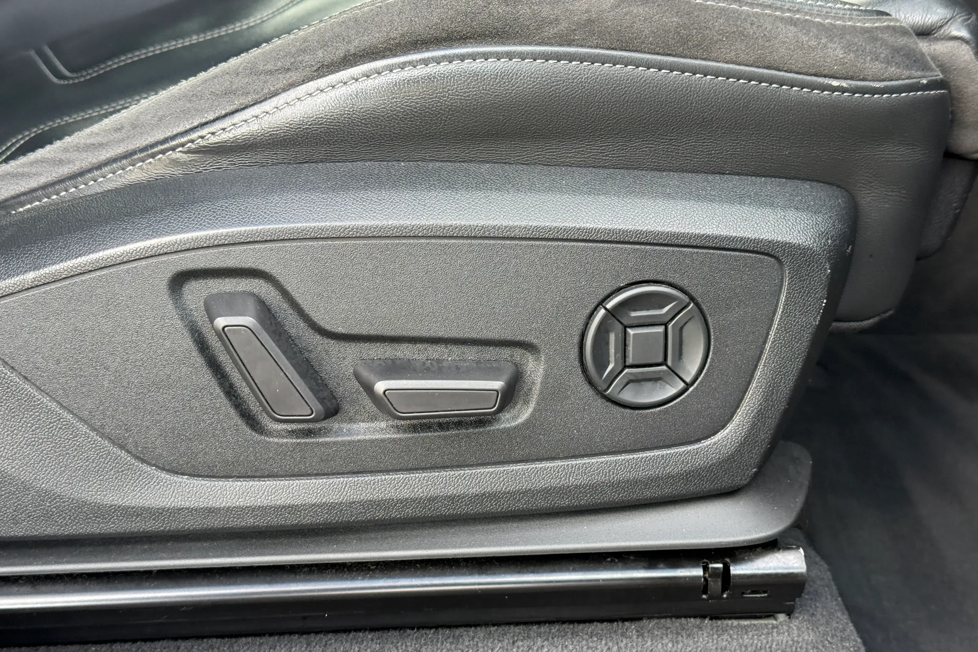 Audi Q3 thumbnail image number 6