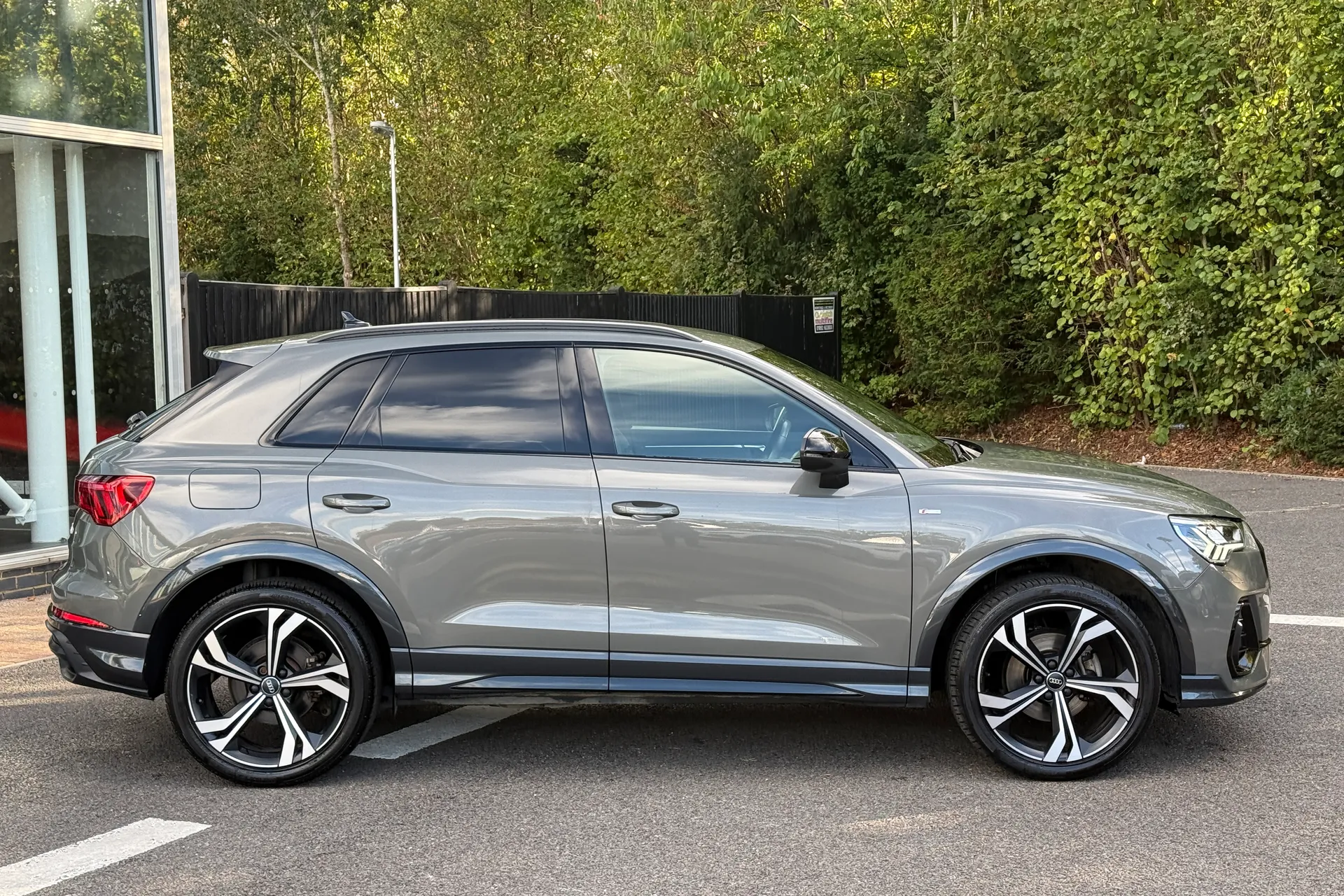 Audi Q3 thumbnail image number 24