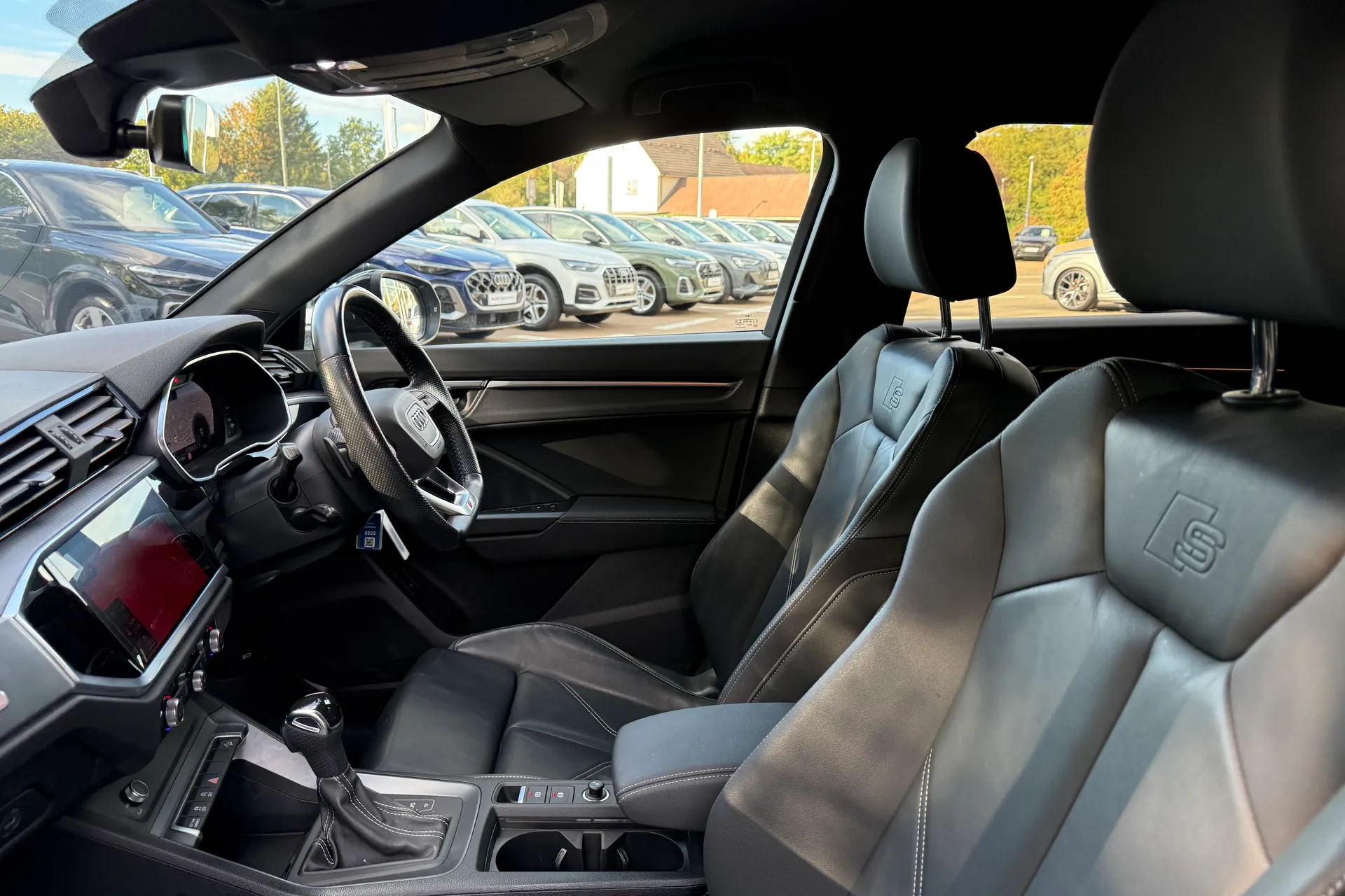 Audi Q3 thumbnail image number 45