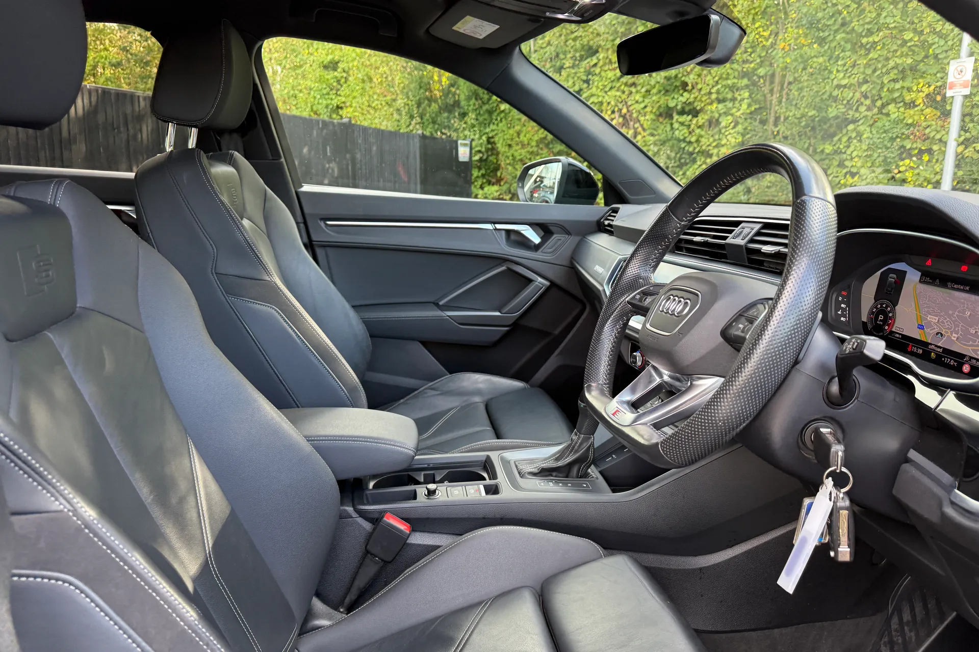 Audi Q3 thumbnail image number 22