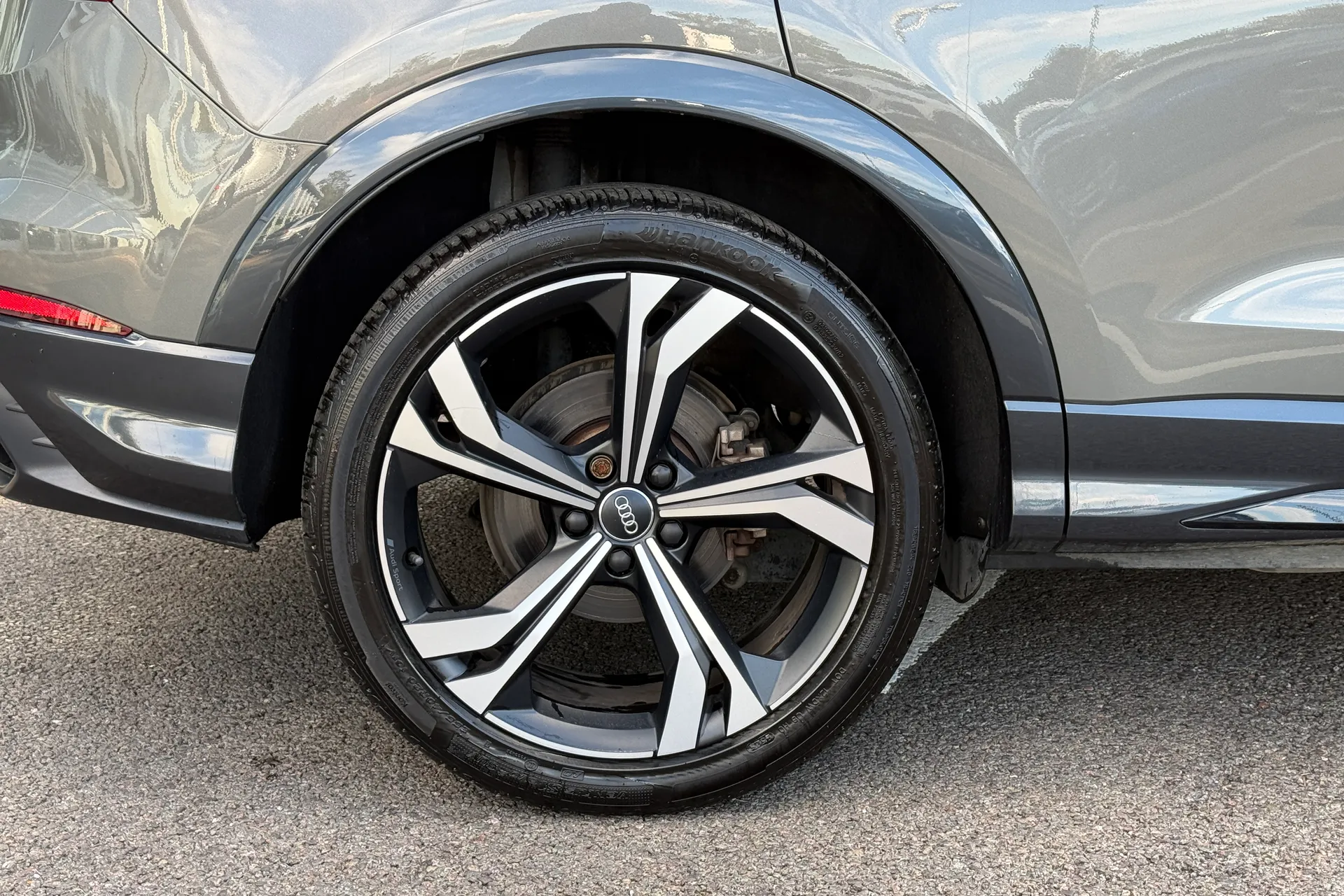 Audi Q3 thumbnail image number 23
