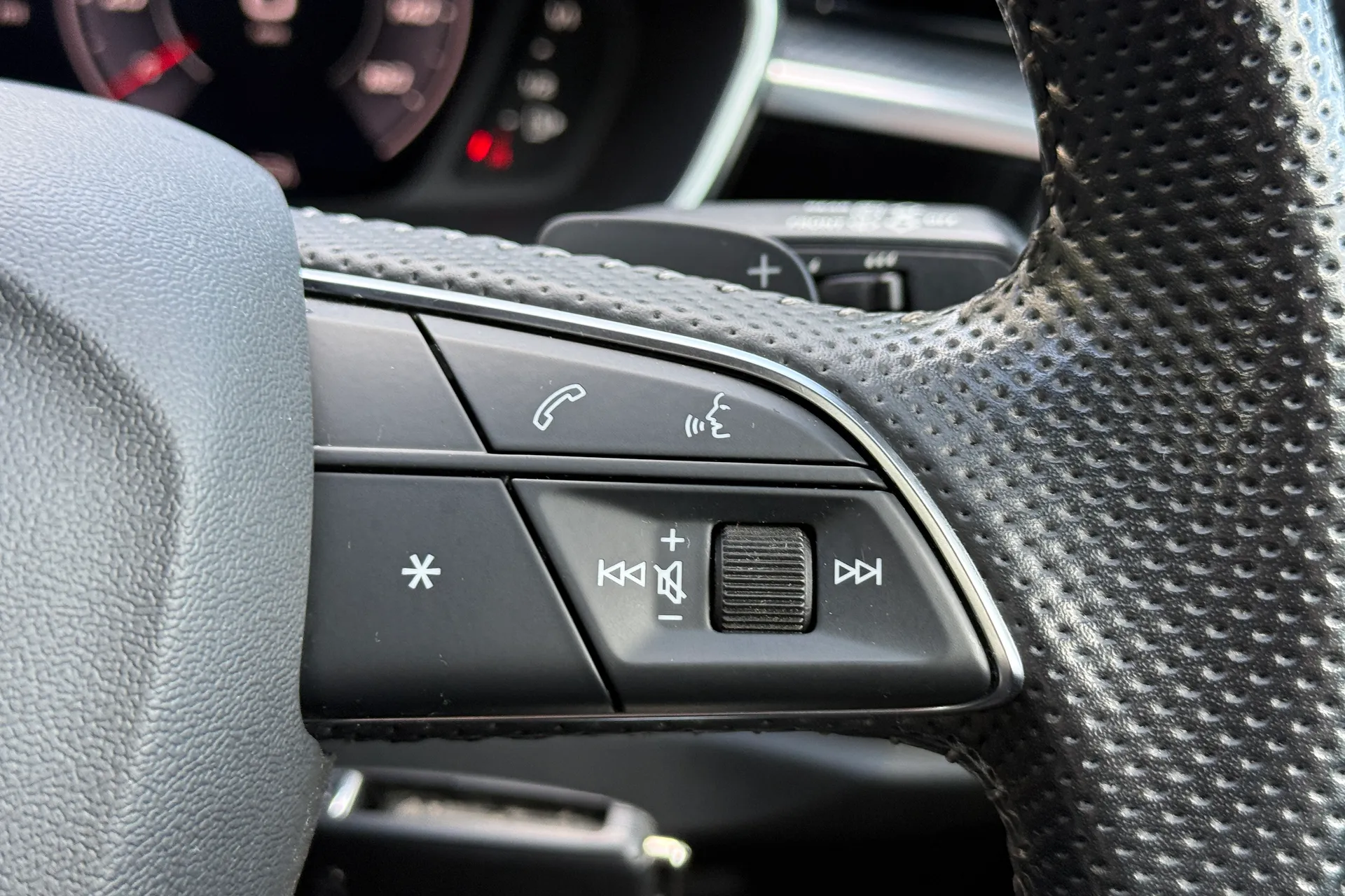 Audi Q3 thumbnail image number 13