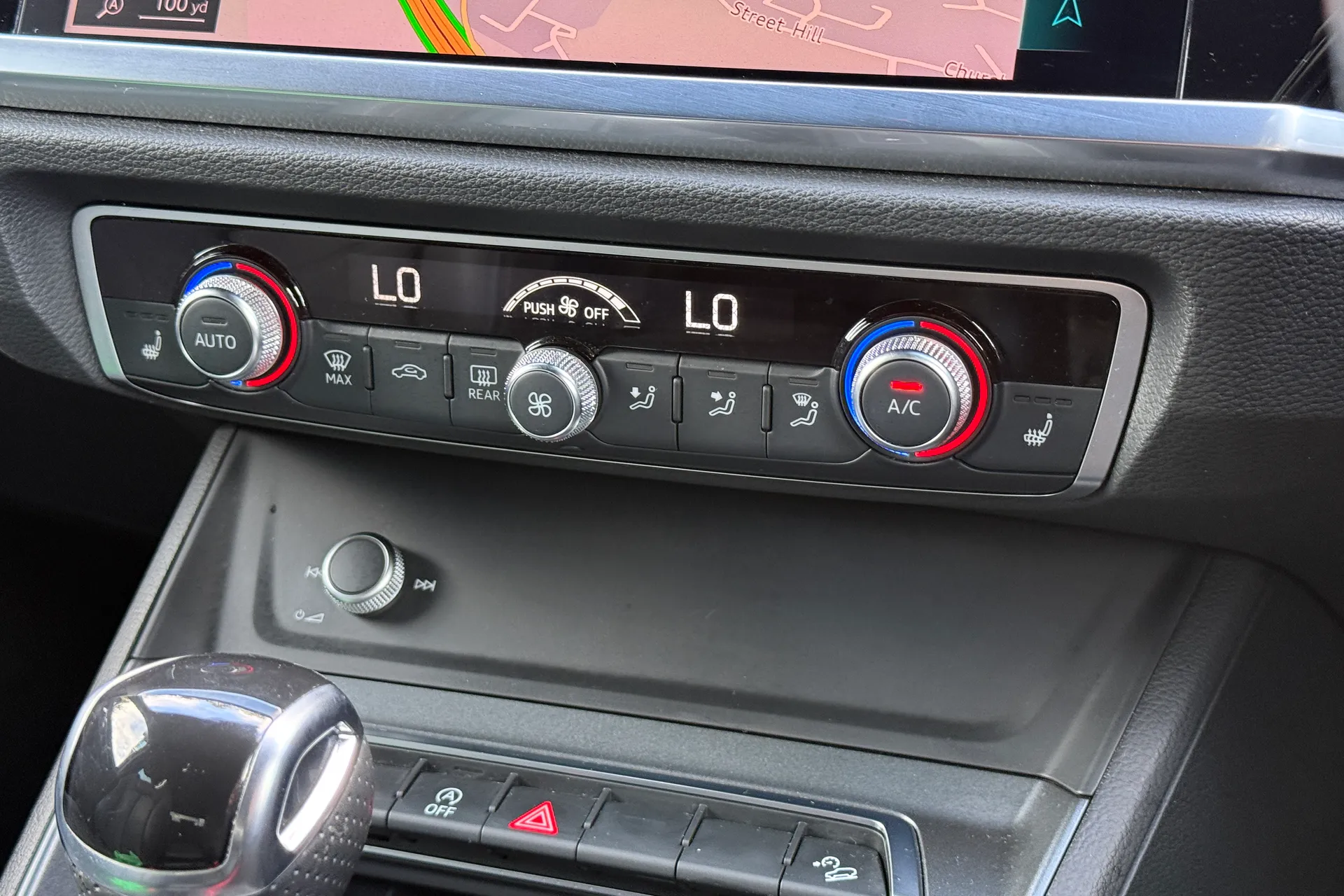 Audi Q3 thumbnail image number 17